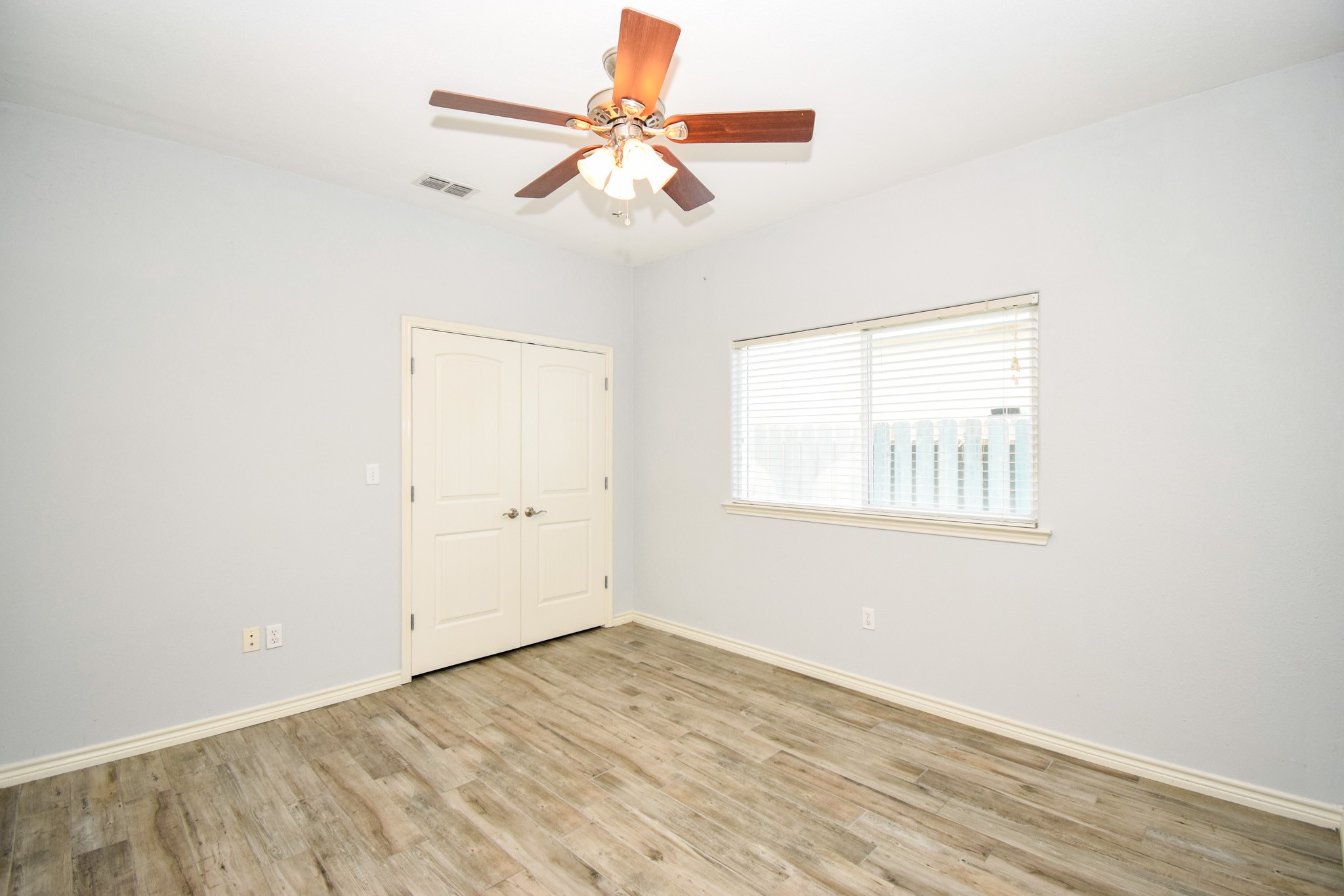2711 Lakeview Drive Property Photo 25