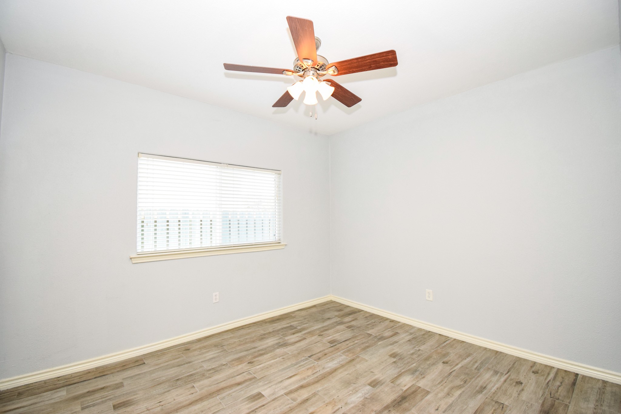 2711 Lakeview Drive Property Photo 26