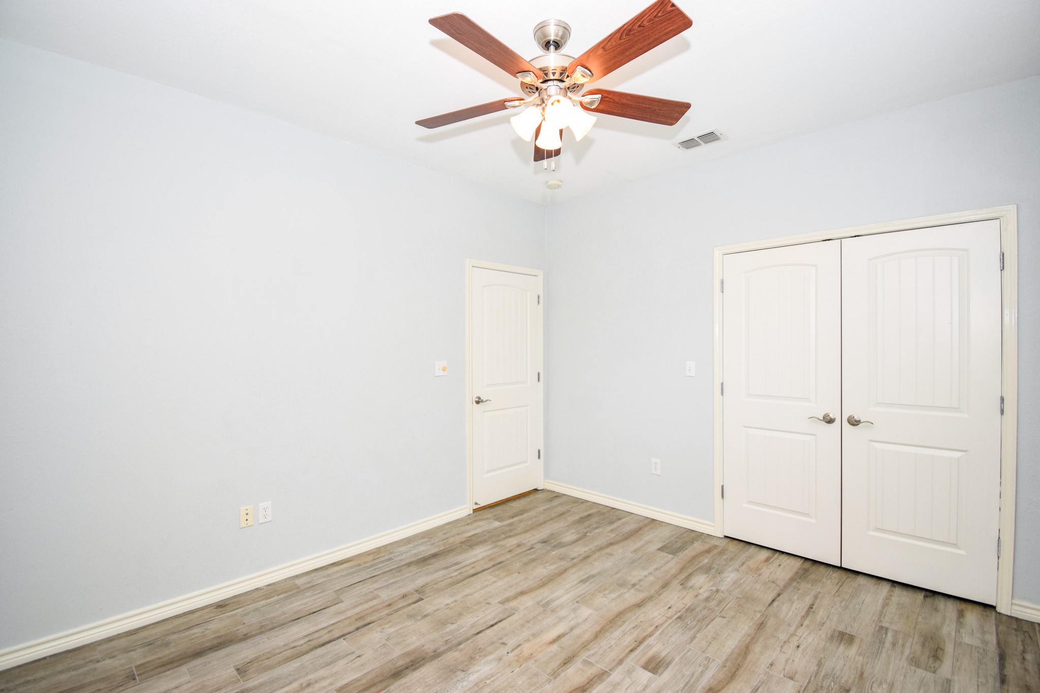 2711 Lakeview Drive Property Photo 27