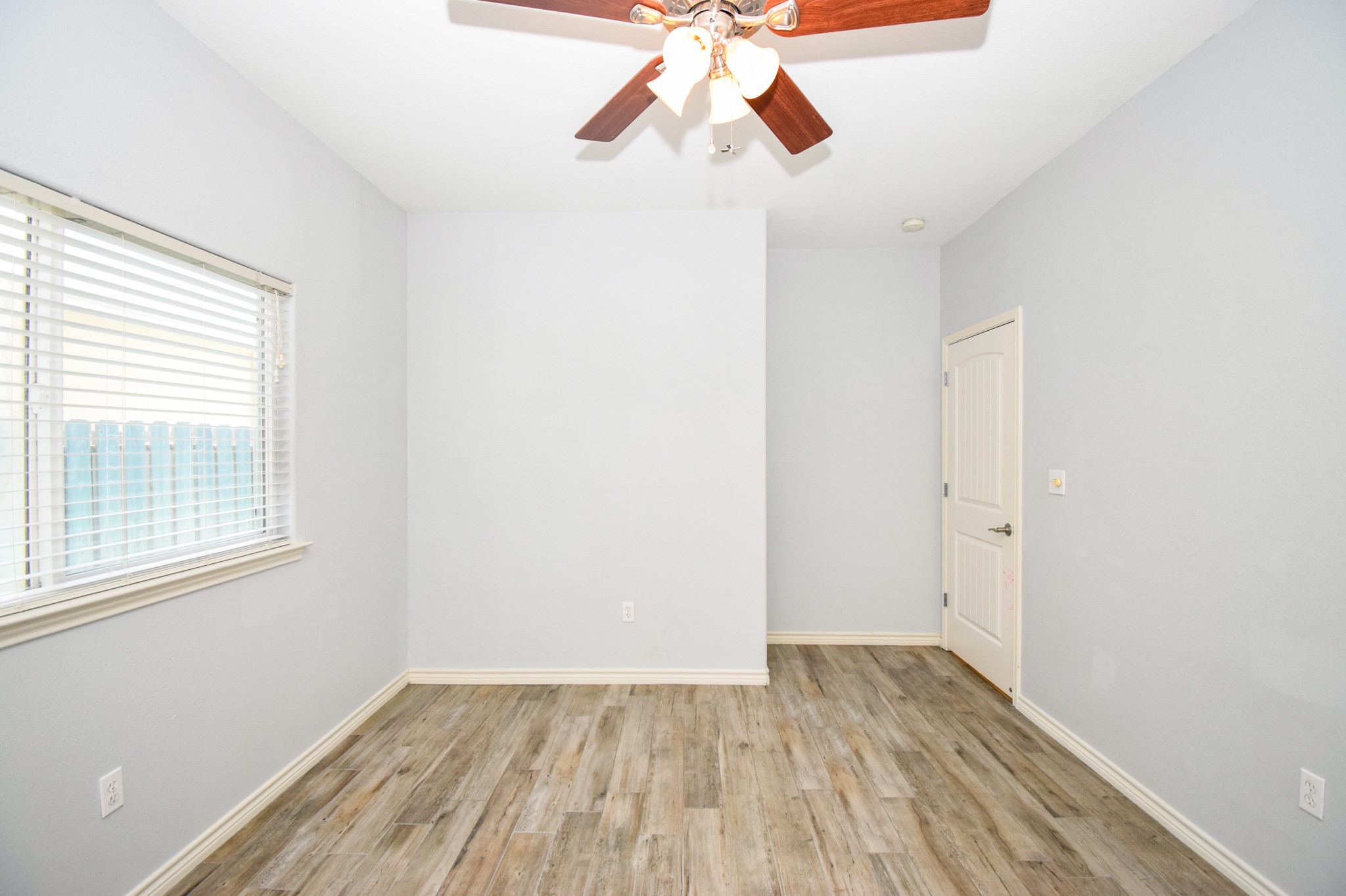 2711 Lakeview Drive Property Photo 28