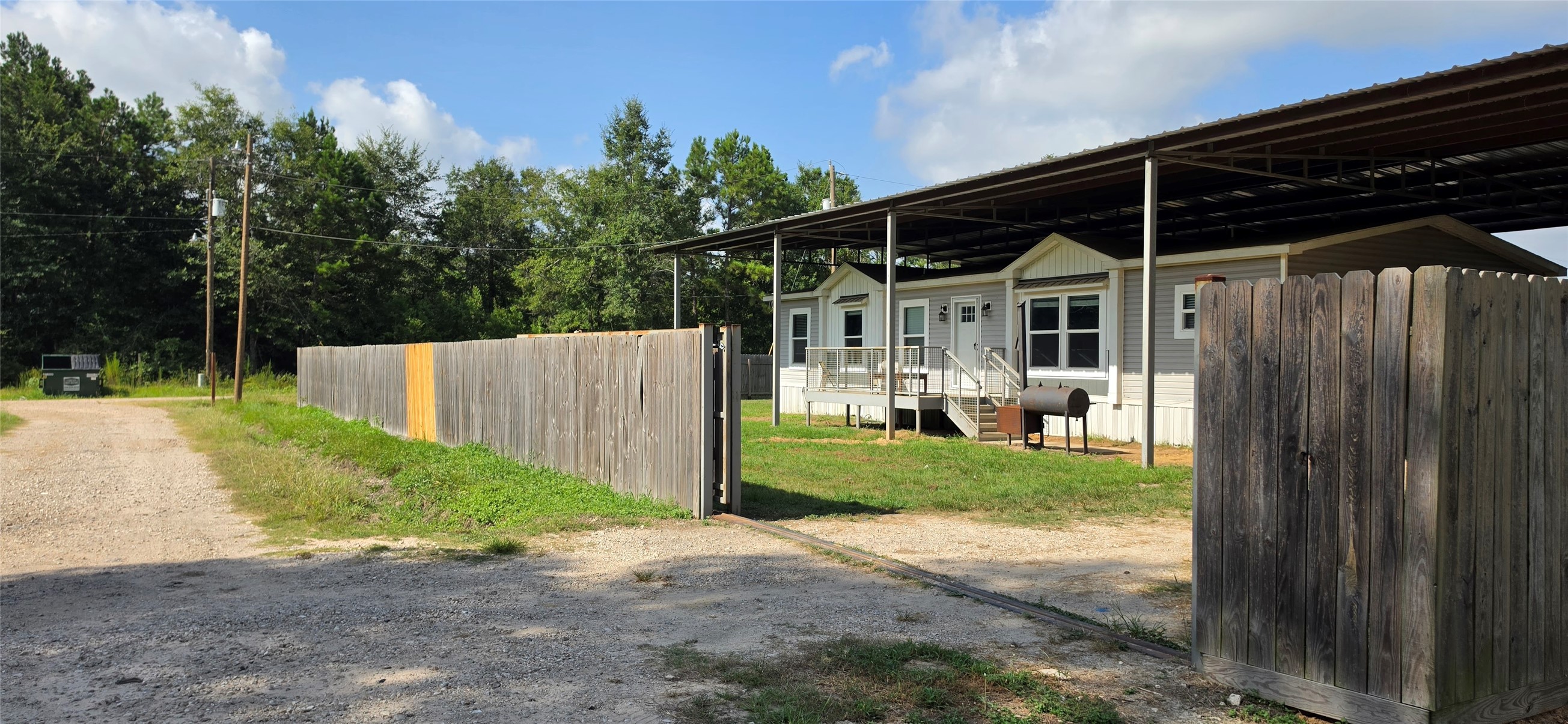 2571 Lee Turner Road Property Photo 3