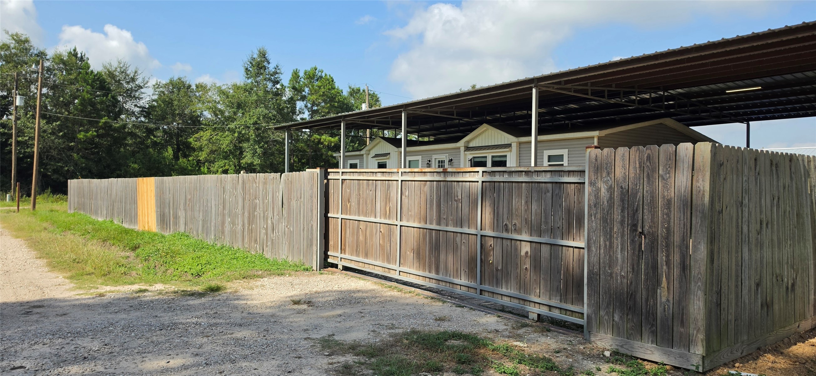 2571 Lee Turner Road Property Photo 4