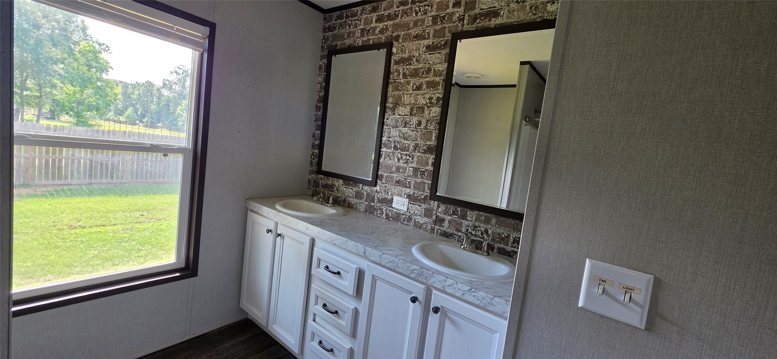 2571 Lee Turner Road Property Photo 12