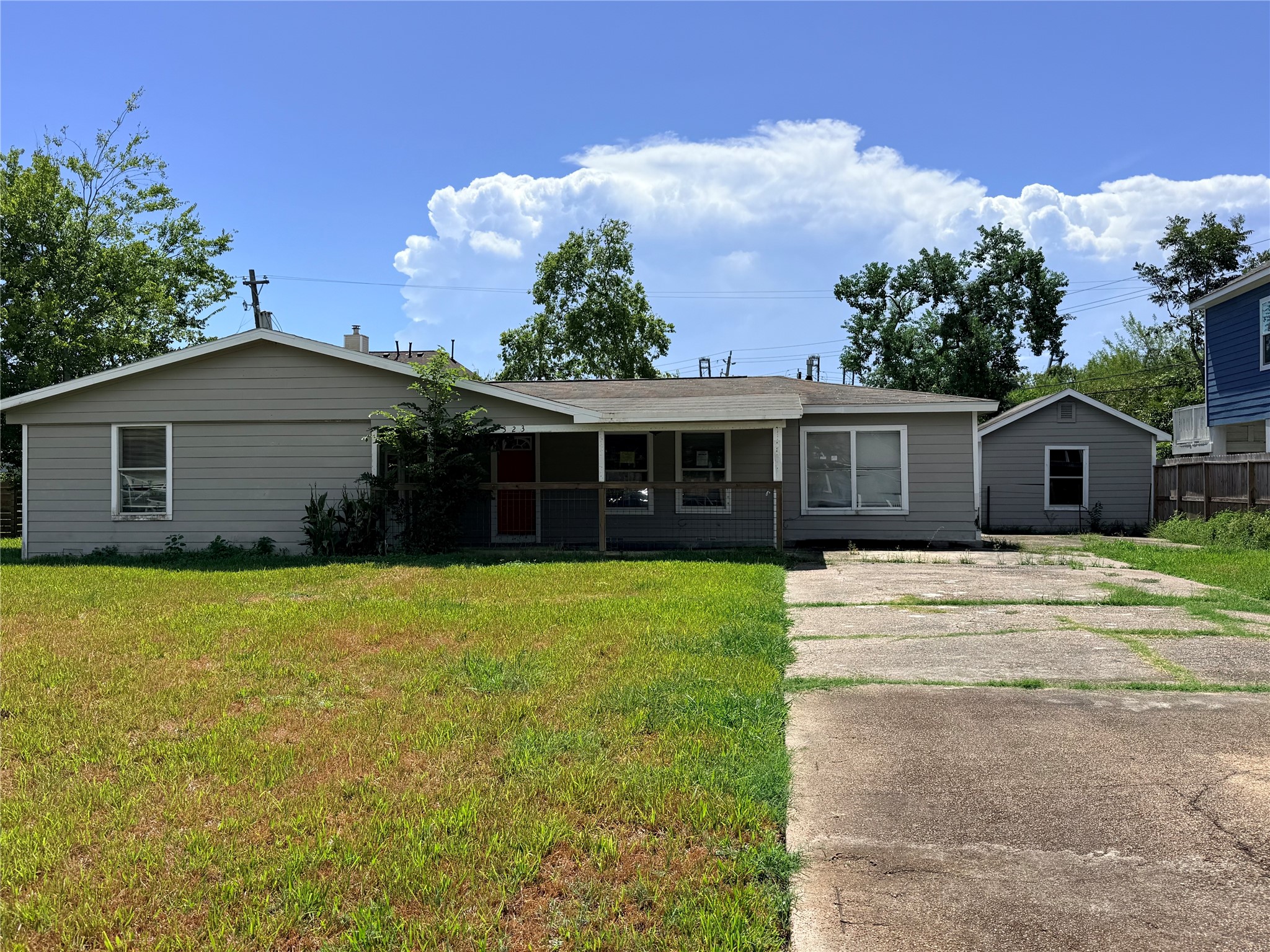 323 Seagrove Street Property Photo 1
