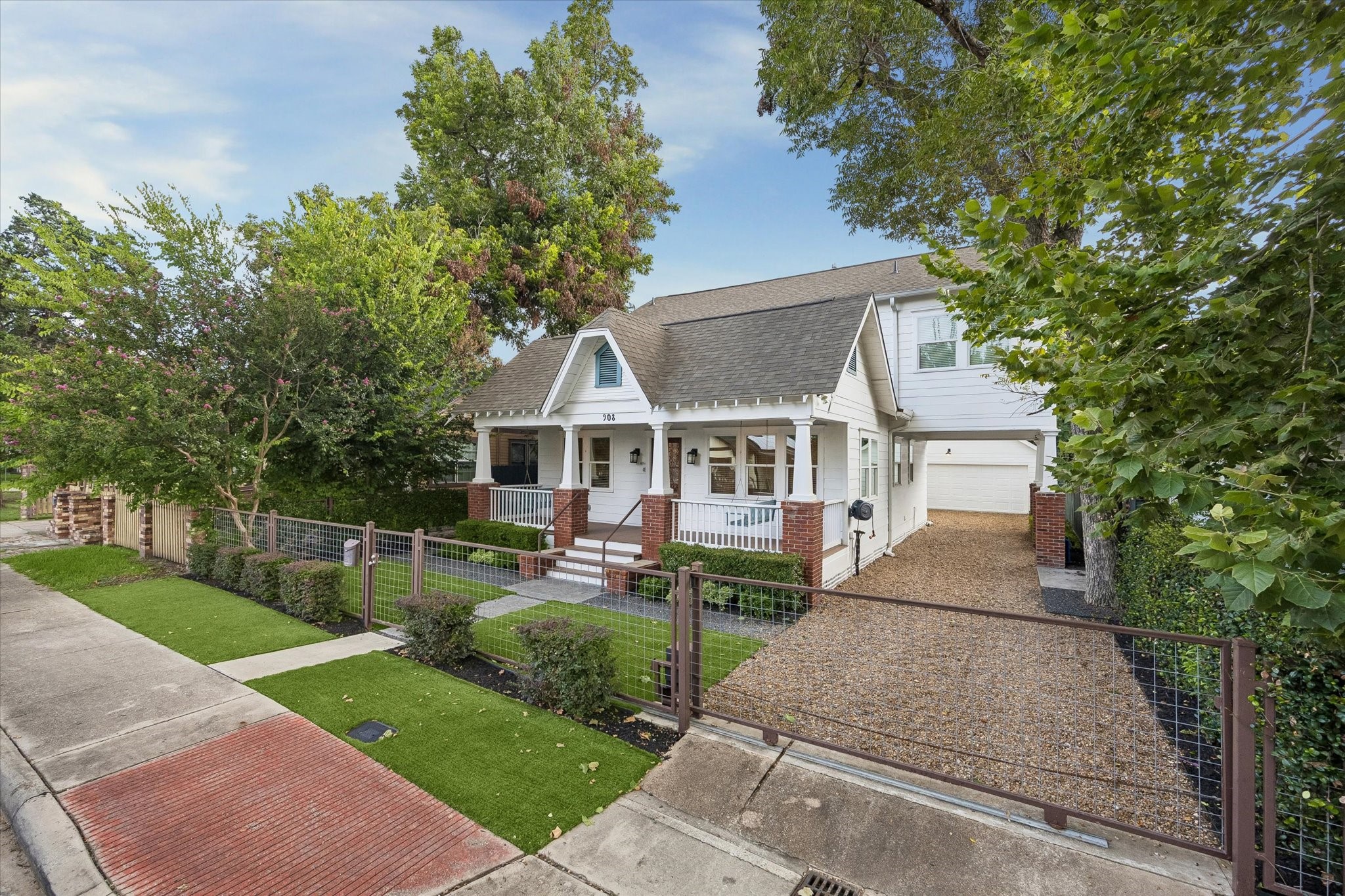908 Tabor Street Property Photo 4