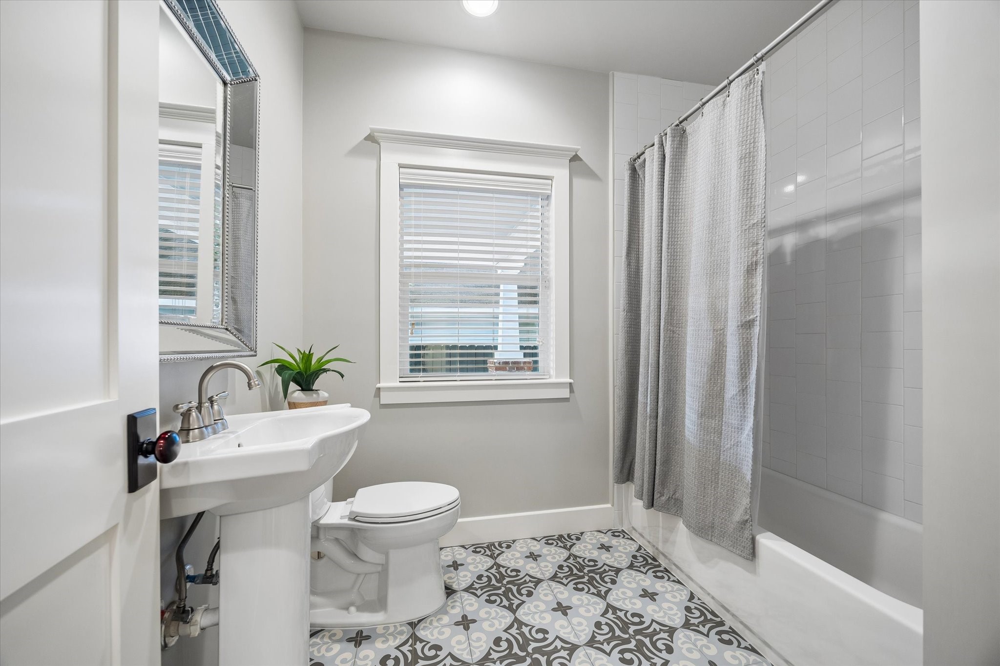 908 Tabor Street Property Photo 17