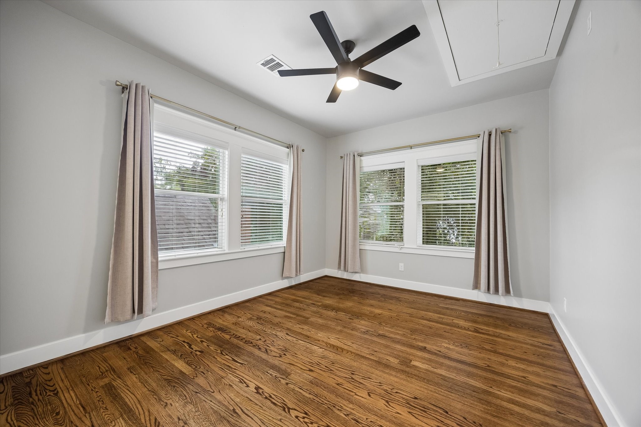 908 Tabor Street Property Photo 23