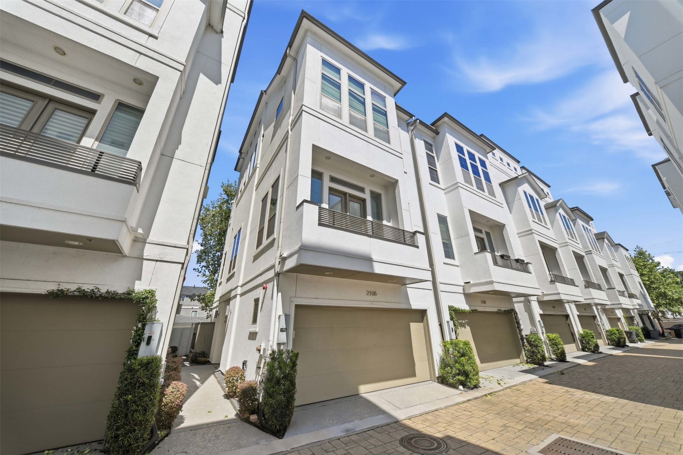 2106 Radcliffe Street Property Photo 1