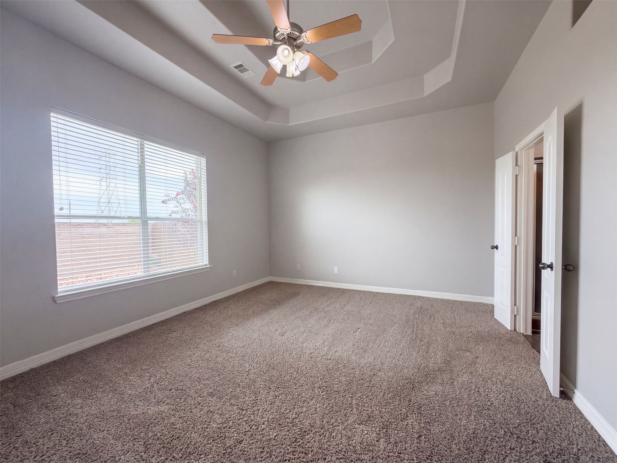 9411 Silver Ridge Drive Property Photo 4