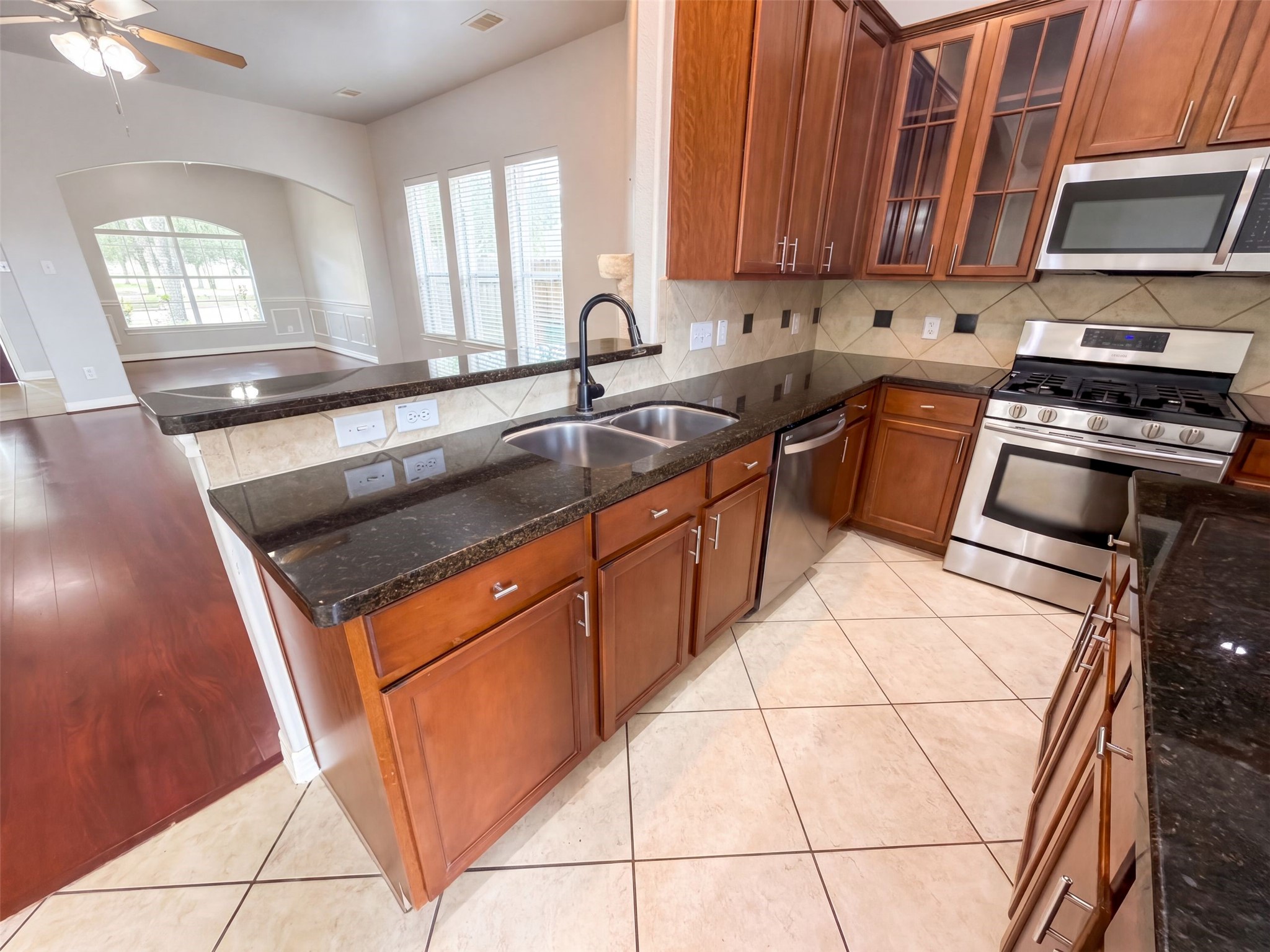 9411 Silver Ridge Drive Property Photo 7
