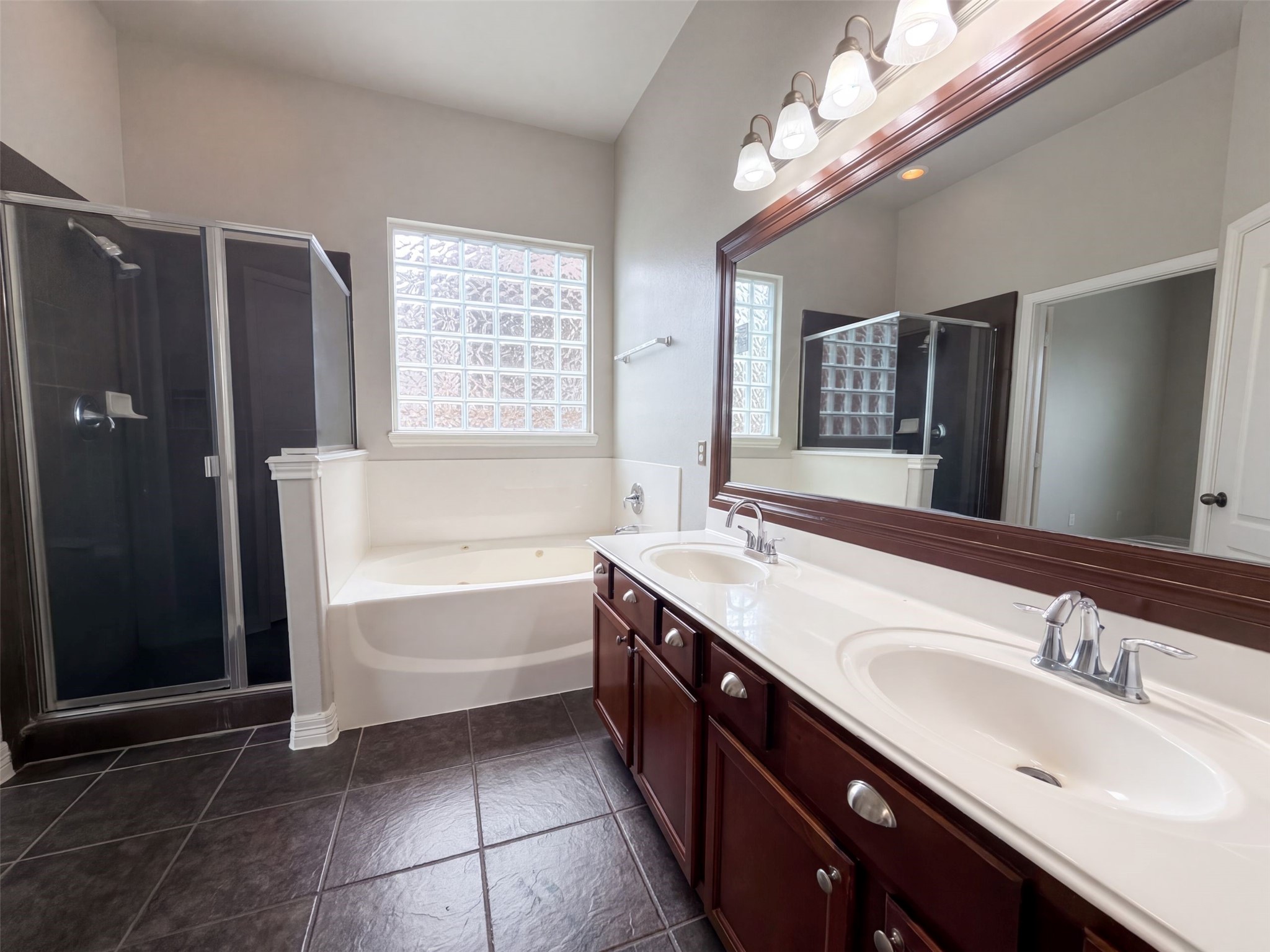 9411 Silver Ridge Drive Property Photo 11