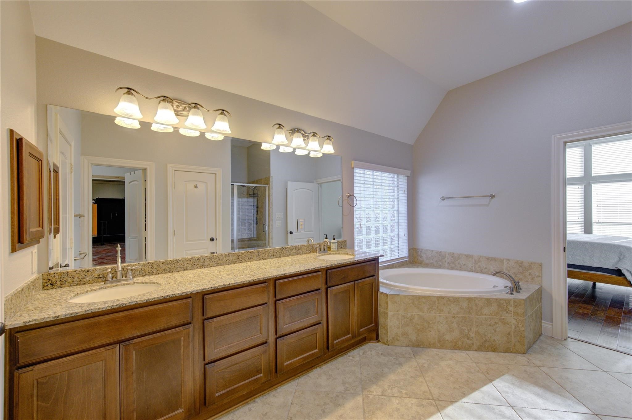 2914 Legend Hill Drive Property Photo 18