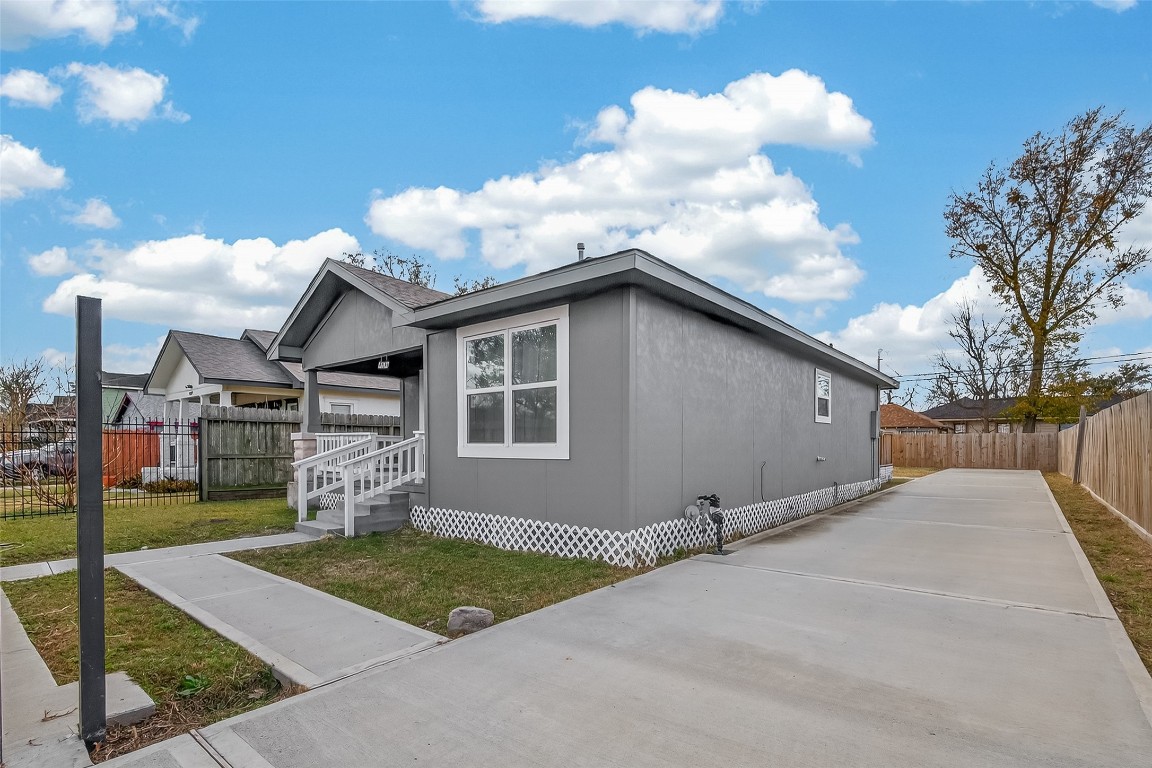 4309 Beggs Street Property Photo 4