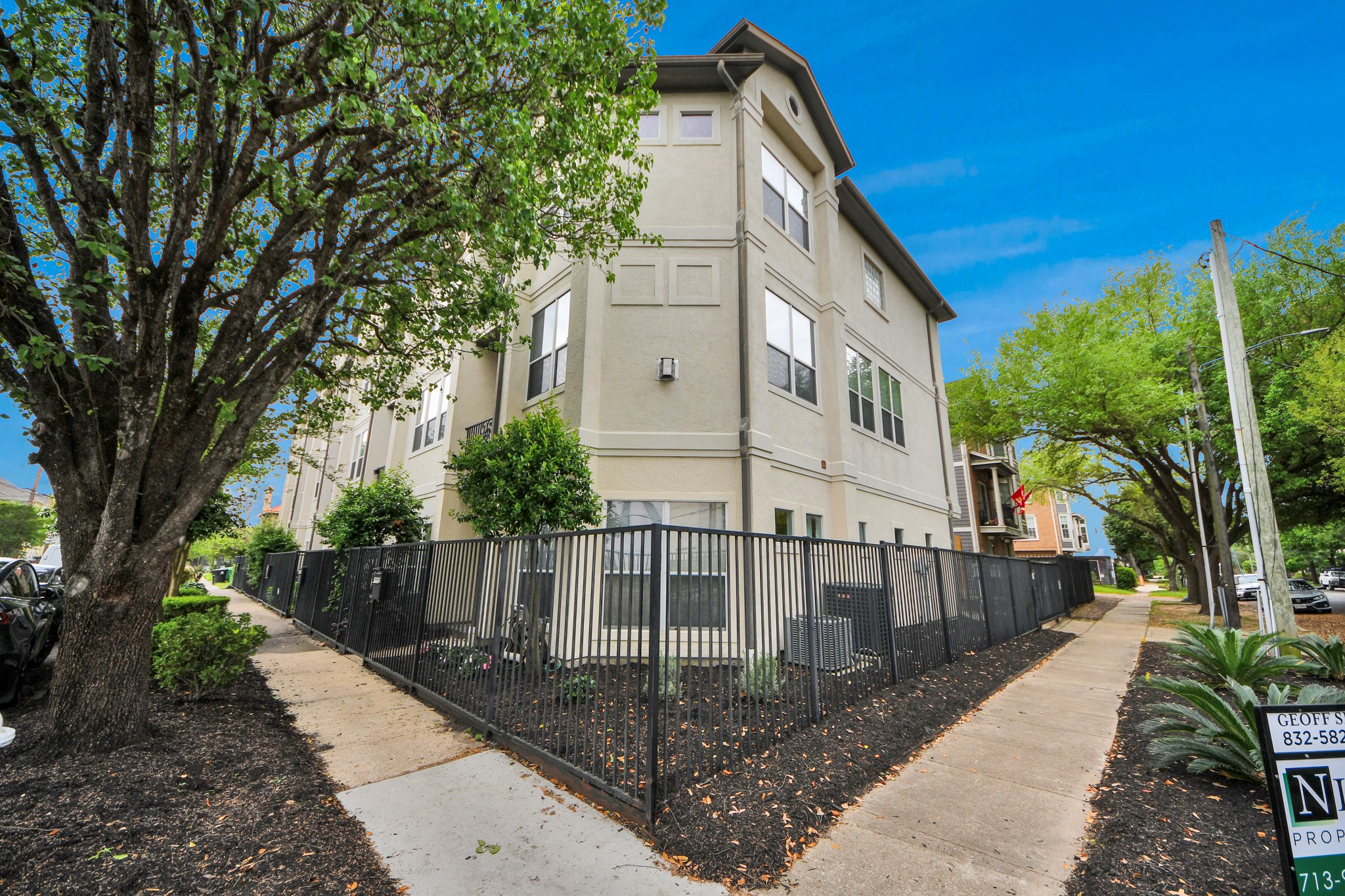 1402 Wentworth Street Property Photo 1
