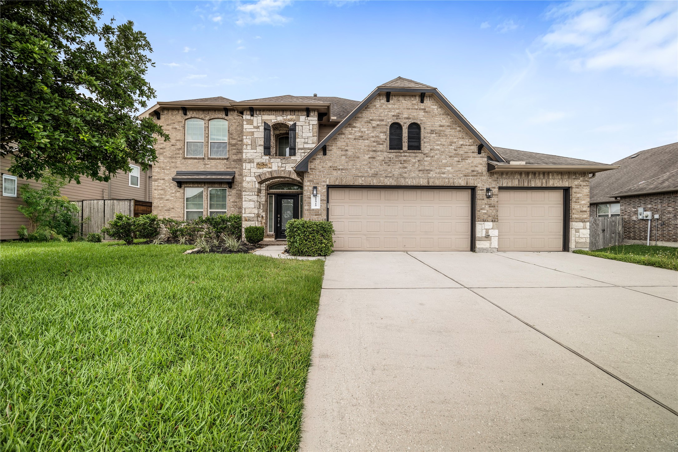 11915 Eagle Ridge Drive Property Photo 2