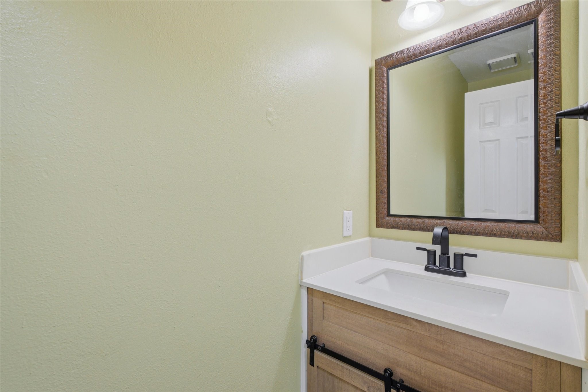7210 Hazel Cove Drive Property Photo 6
