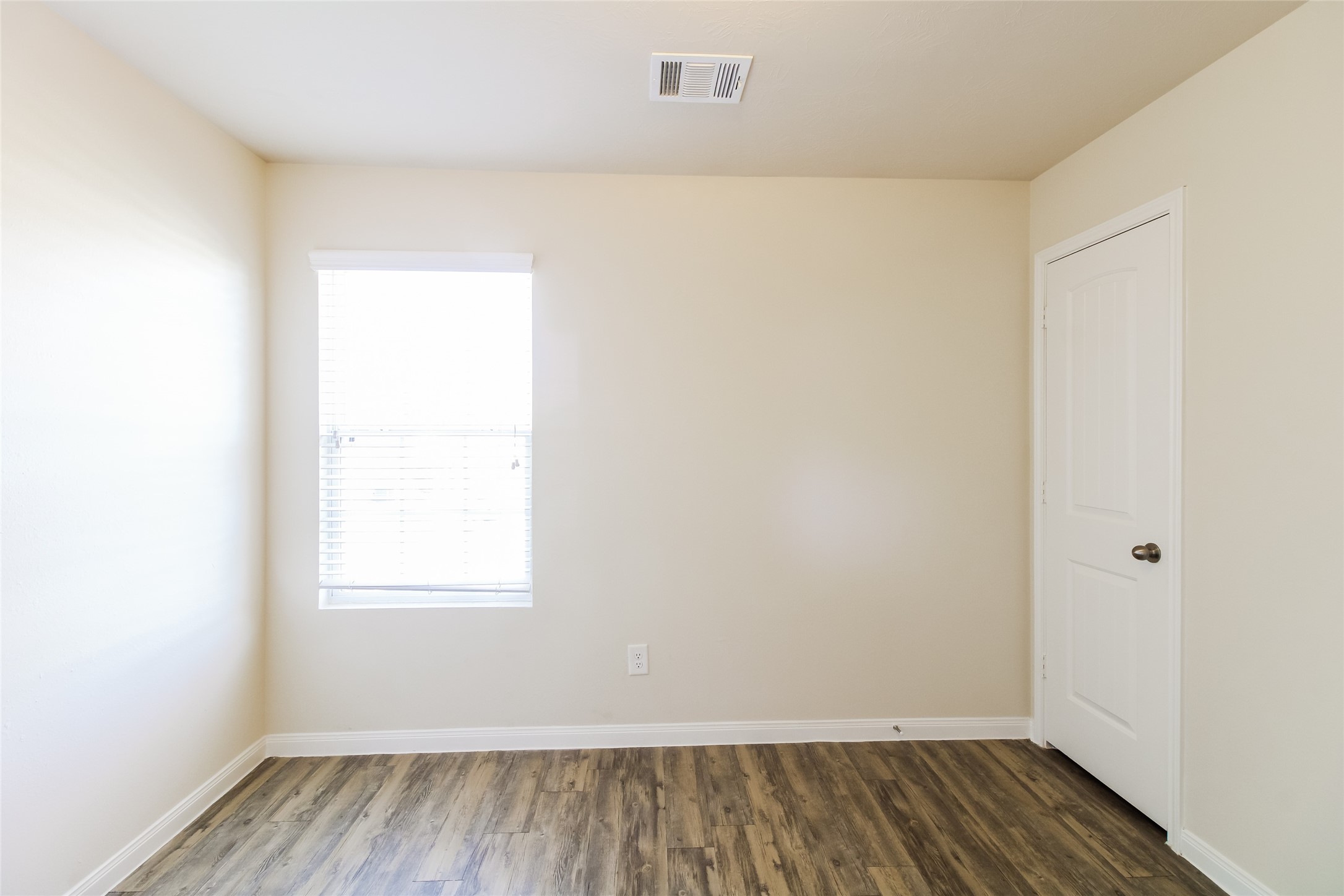 12043 Pia Drive Property Photo 4