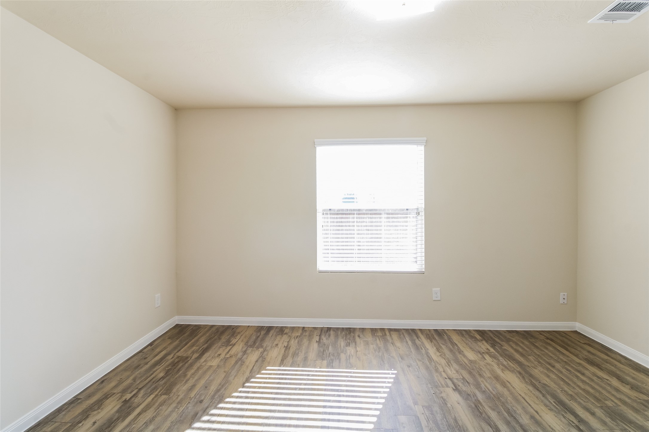 12043 Pia Drive Property Photo 7