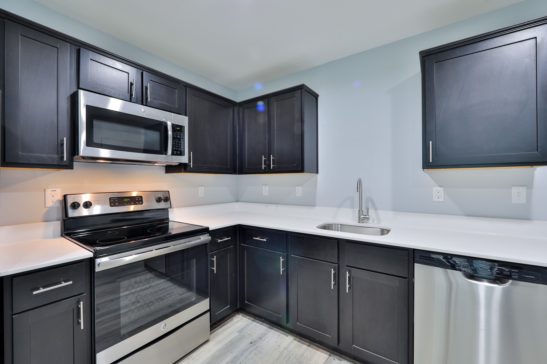715 W 13th Street E Property Photo 1