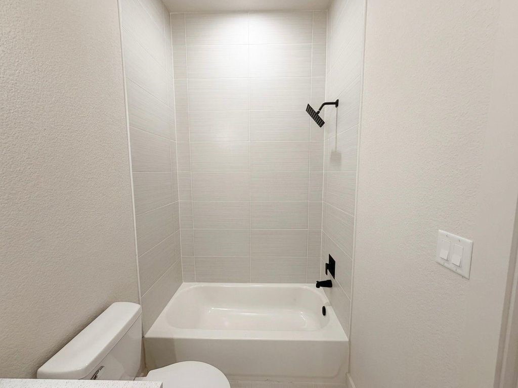 326 Clearwater Street D Property Photo 8