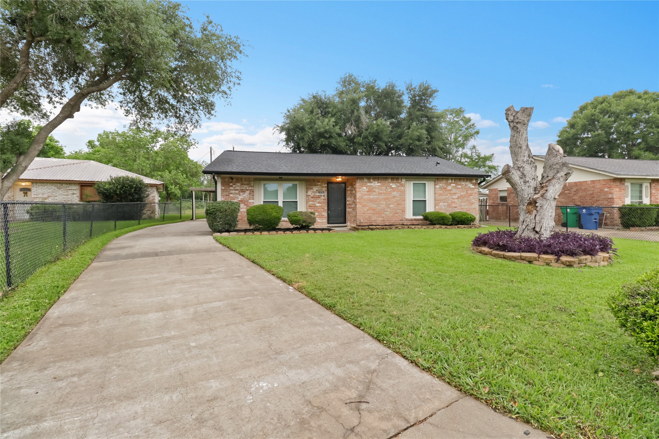 1226 Valley Drive Property Photo 1