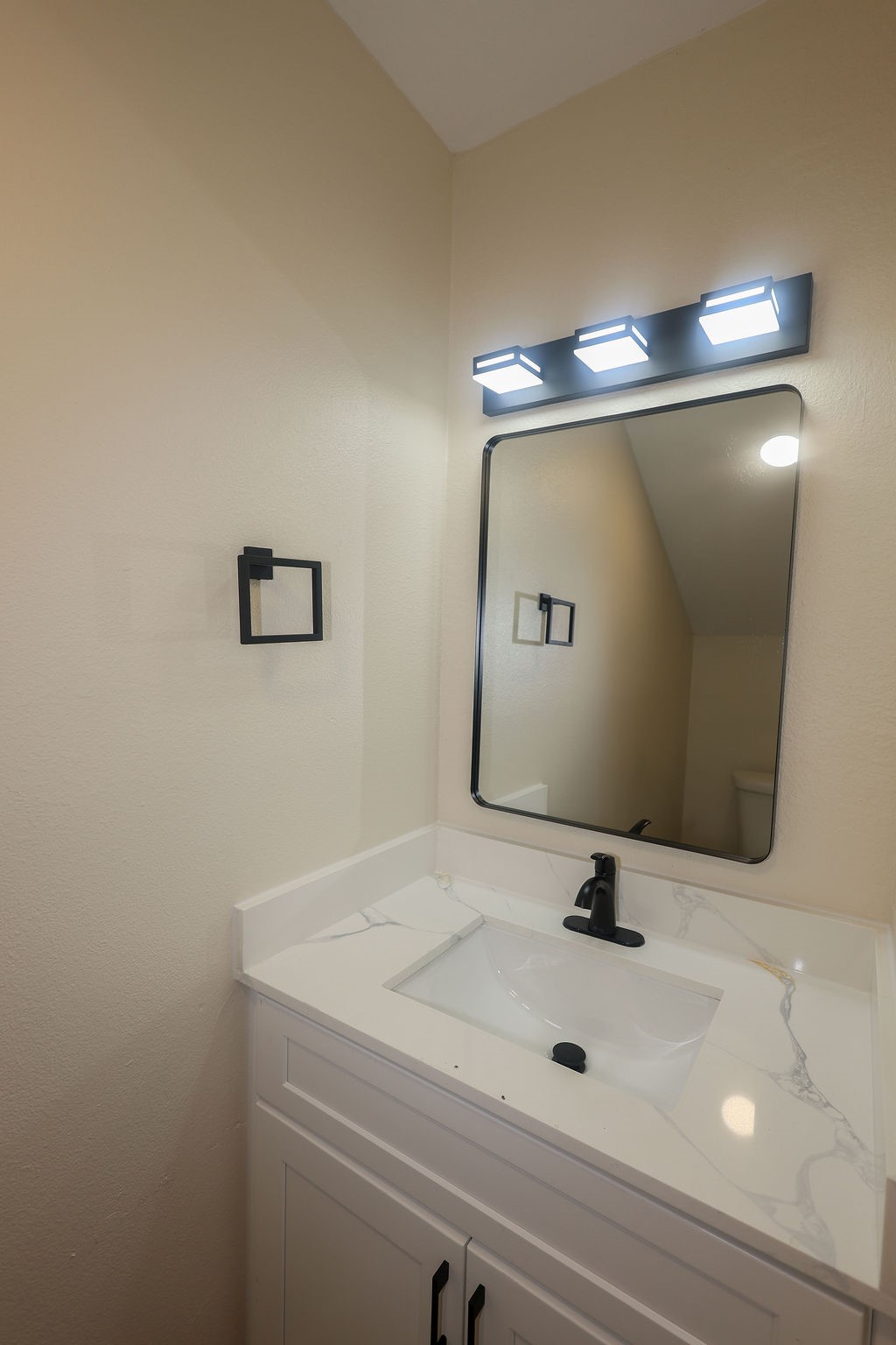 708 Staitti Street 7 Property Photo 6