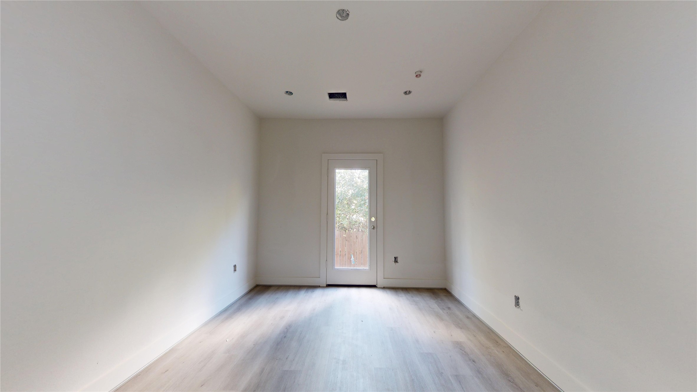 2033 Oak Forest Drive Property Photo 8