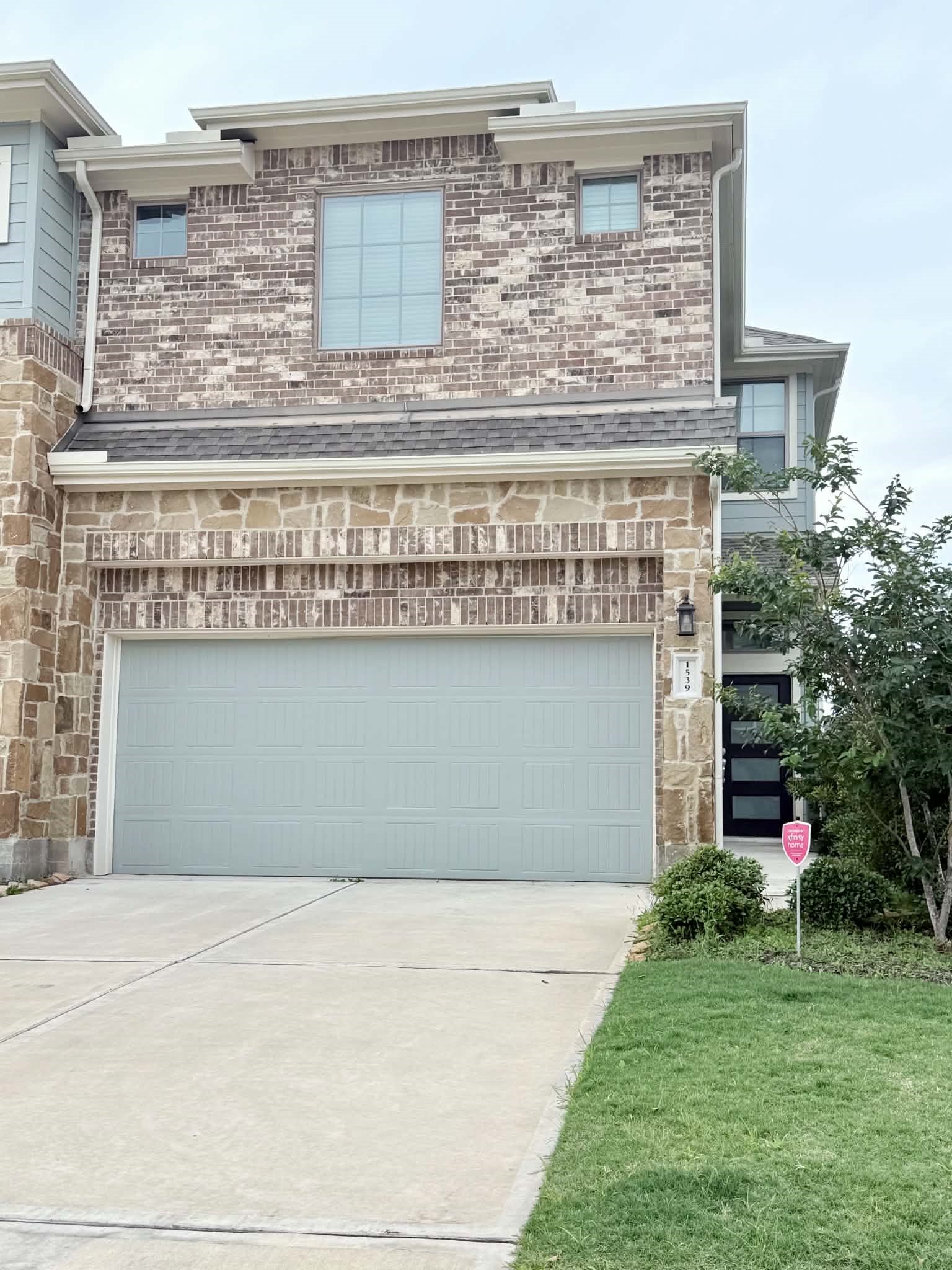 1539 Crystal Stream Drive Property Photo 1