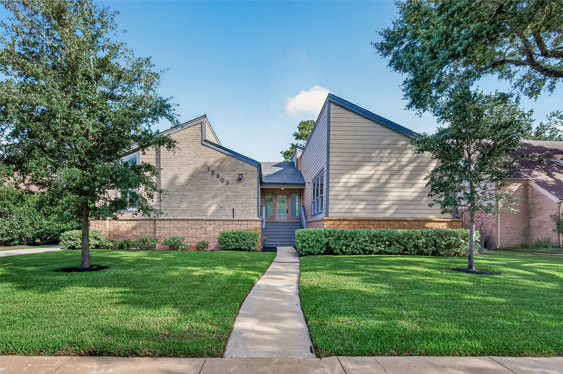 15902 Jersey Drive Property Photo 1