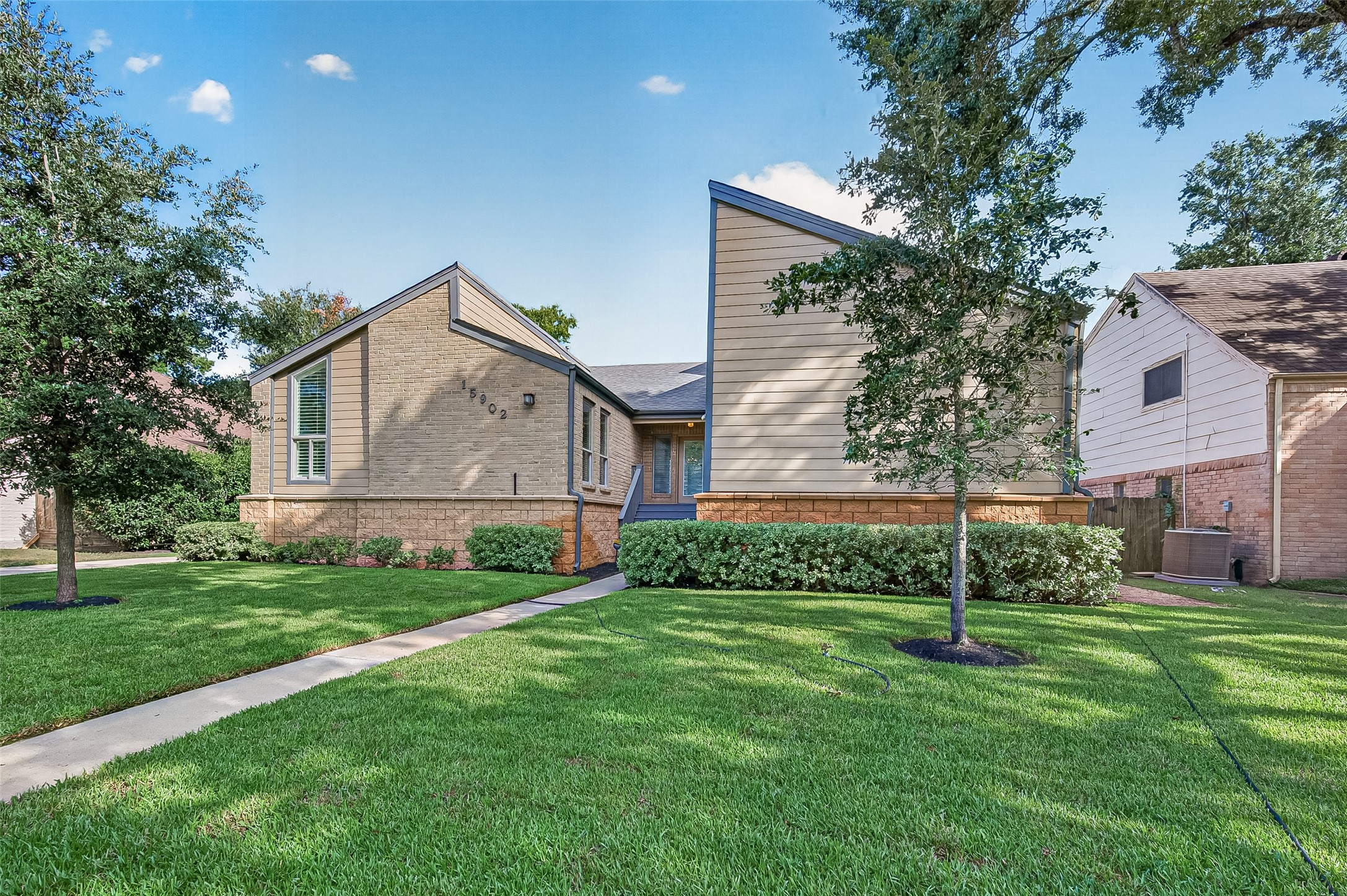 15902 Jersey Drive Property Photo 3