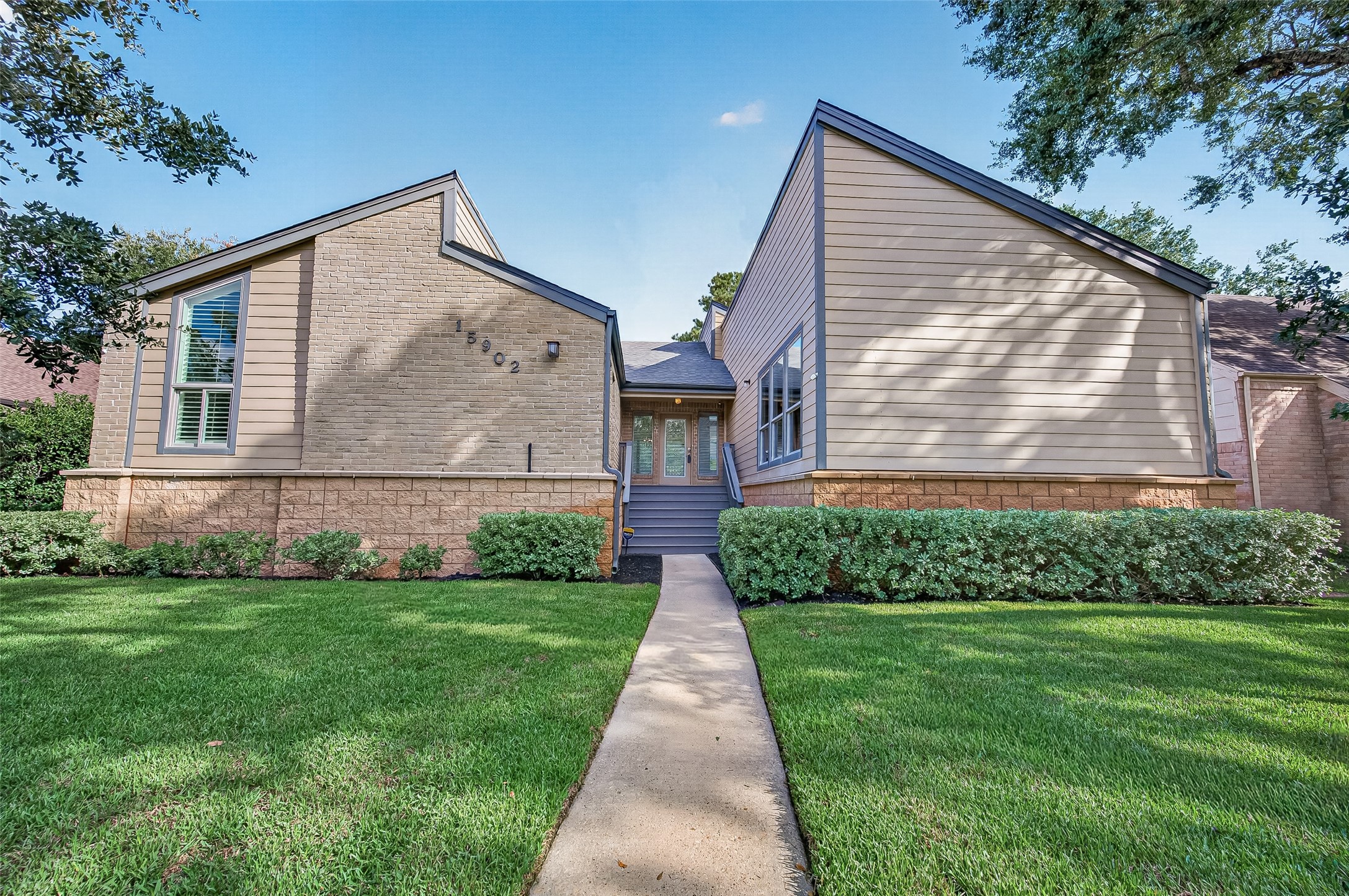 15902 Jersey Drive Property Photo 4
