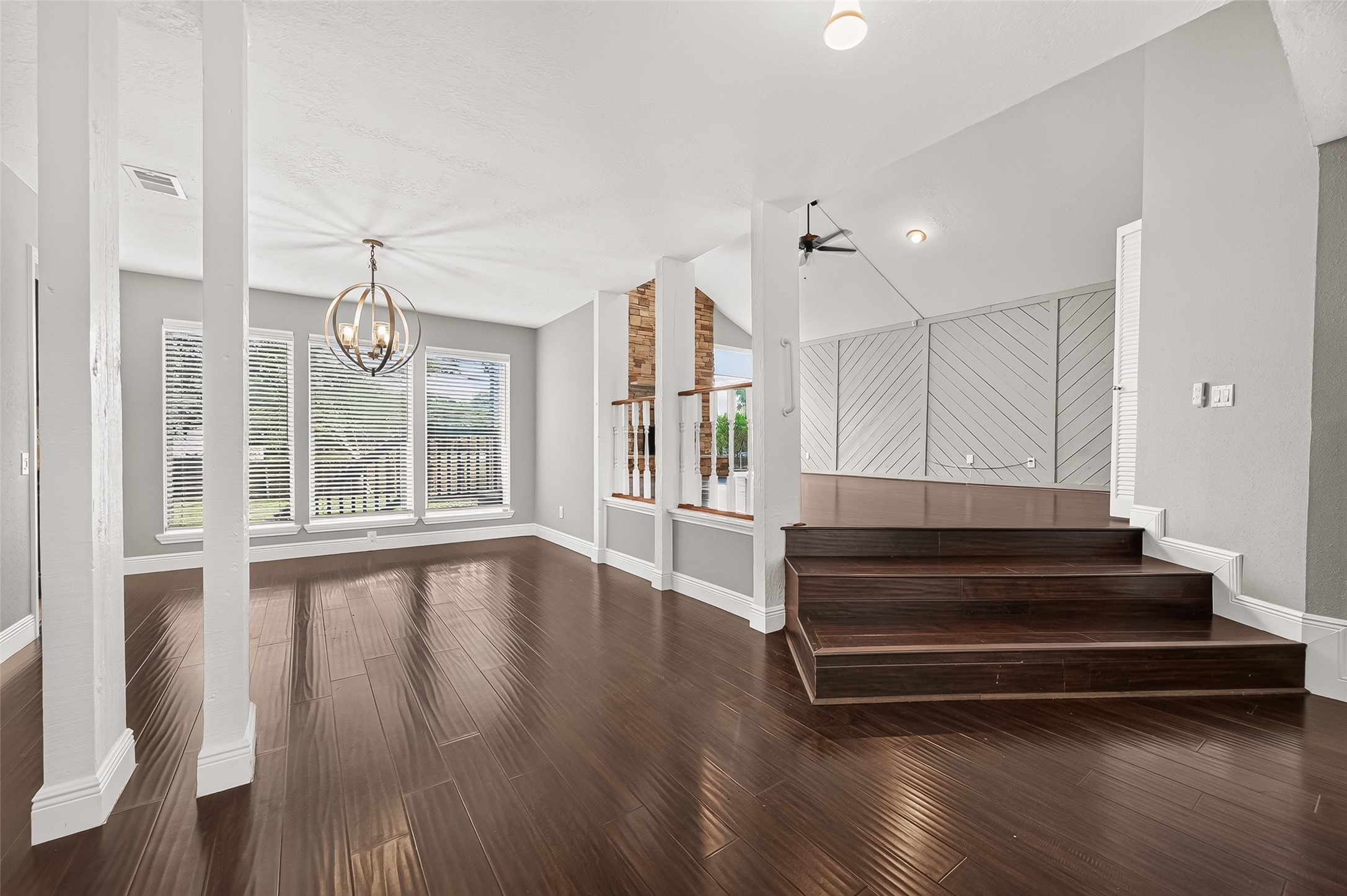 15902 Jersey Drive Property Photo 6