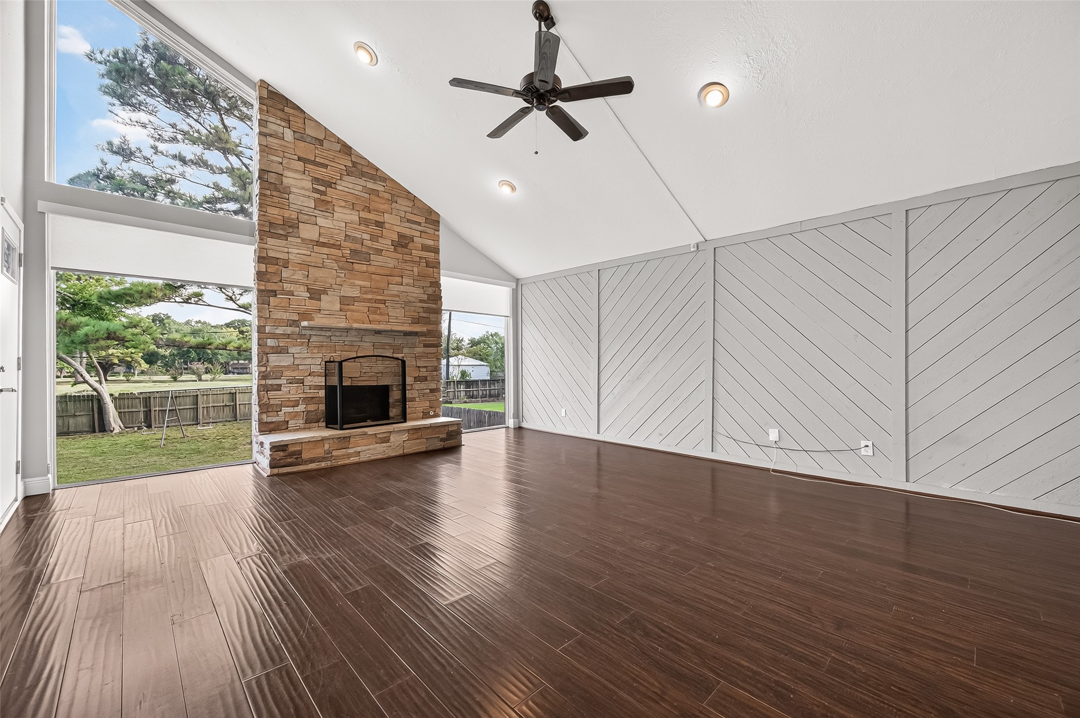 15902 Jersey Drive Property Photo 7
