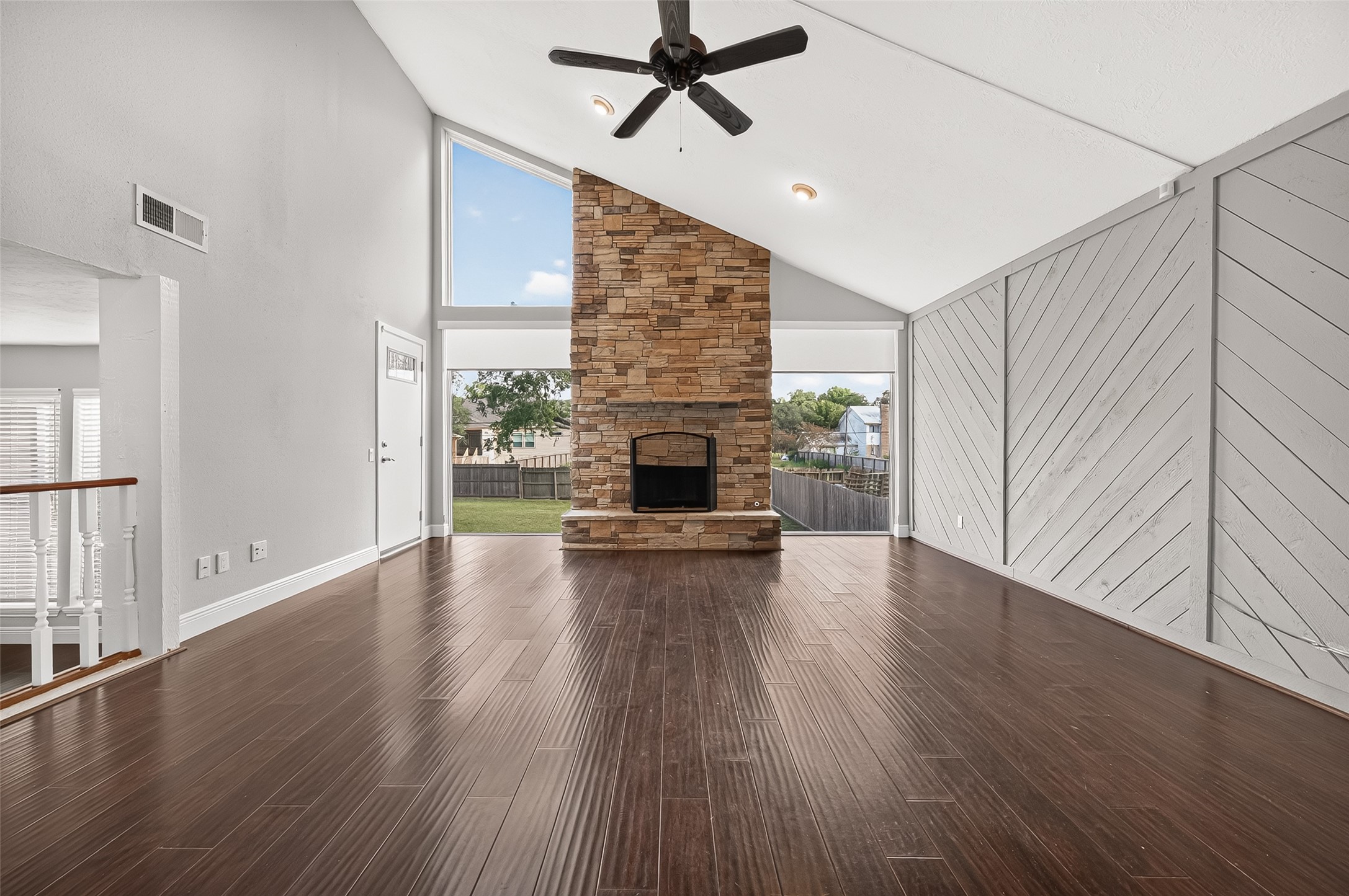 15902 Jersey Drive Property Photo 8