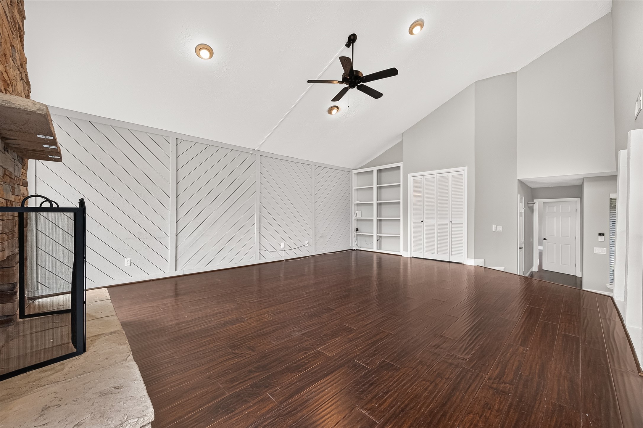 15902 Jersey Drive Property Photo 11
