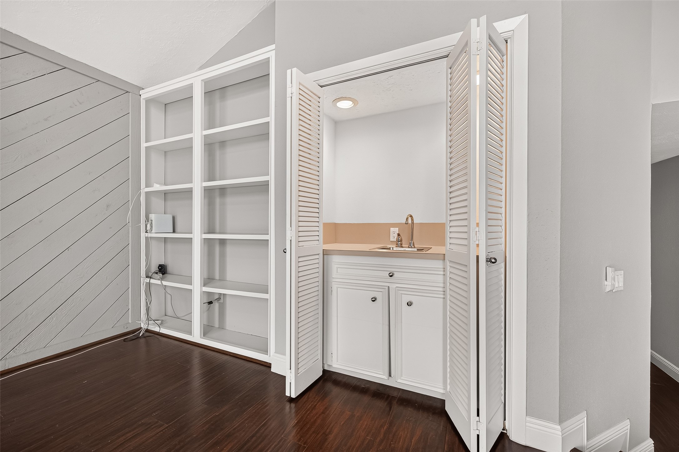 15902 Jersey Drive Property Photo 12