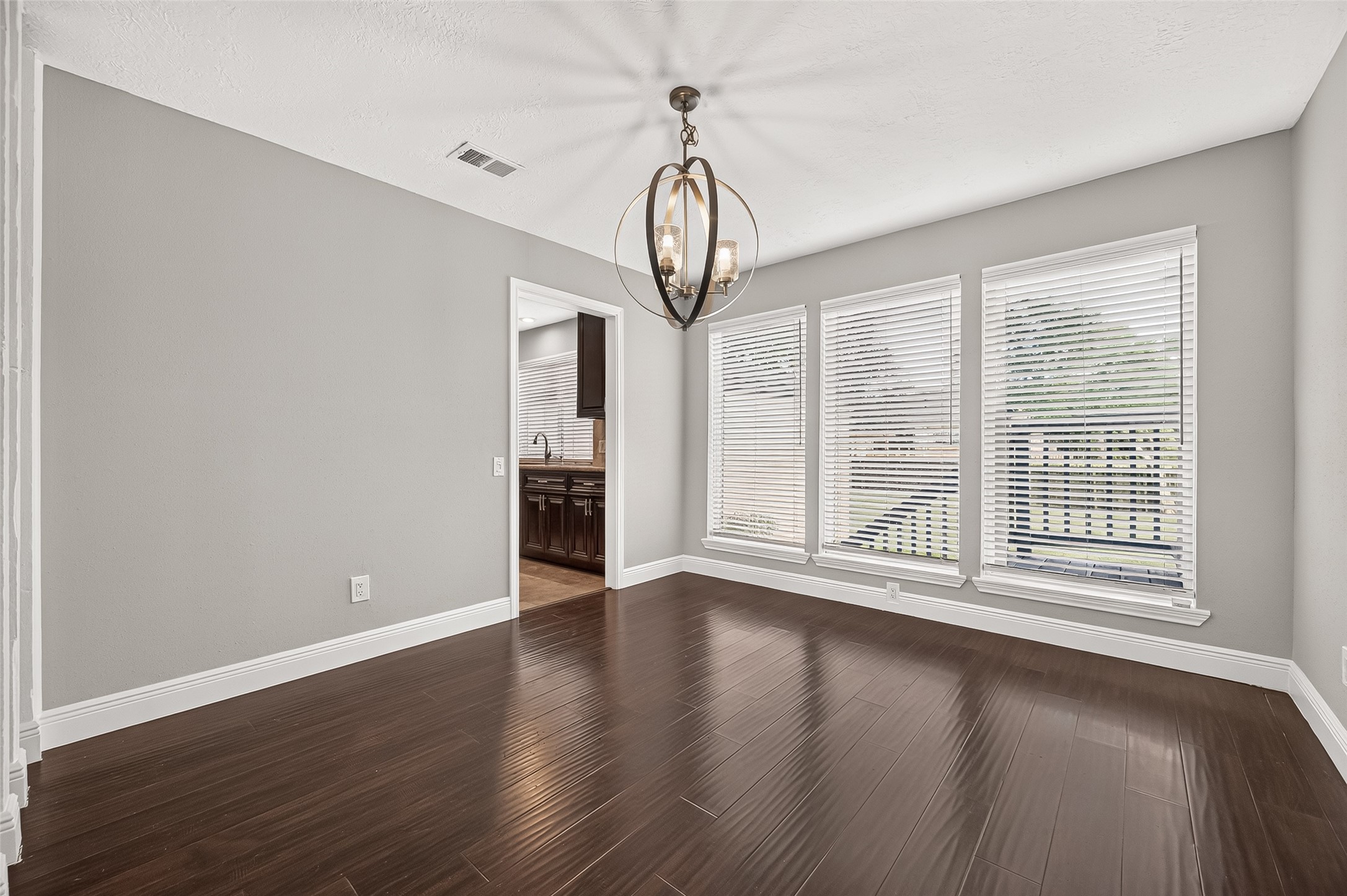 15902 Jersey Drive Property Photo 14