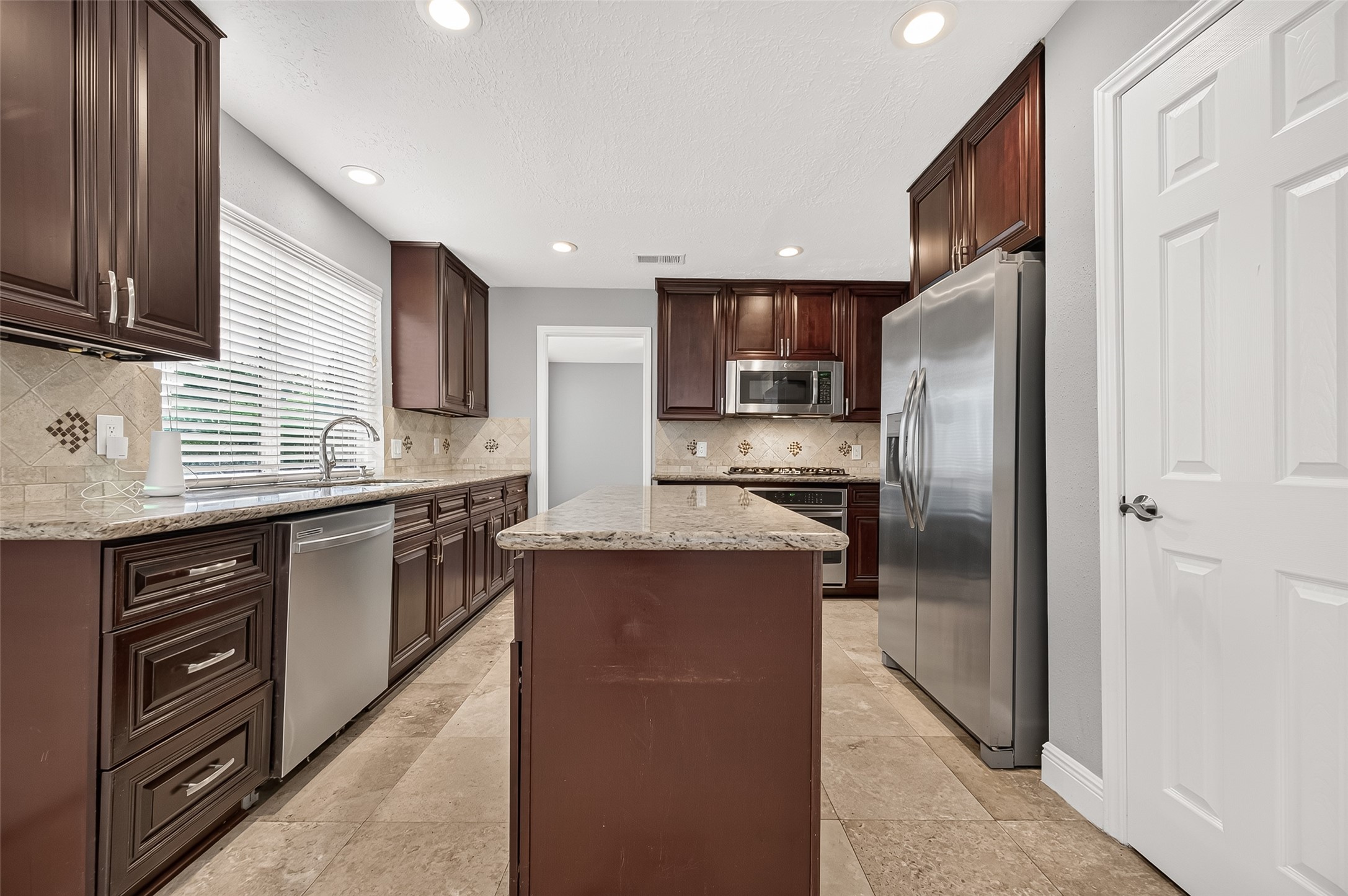 15902 Jersey Drive Property Photo 17