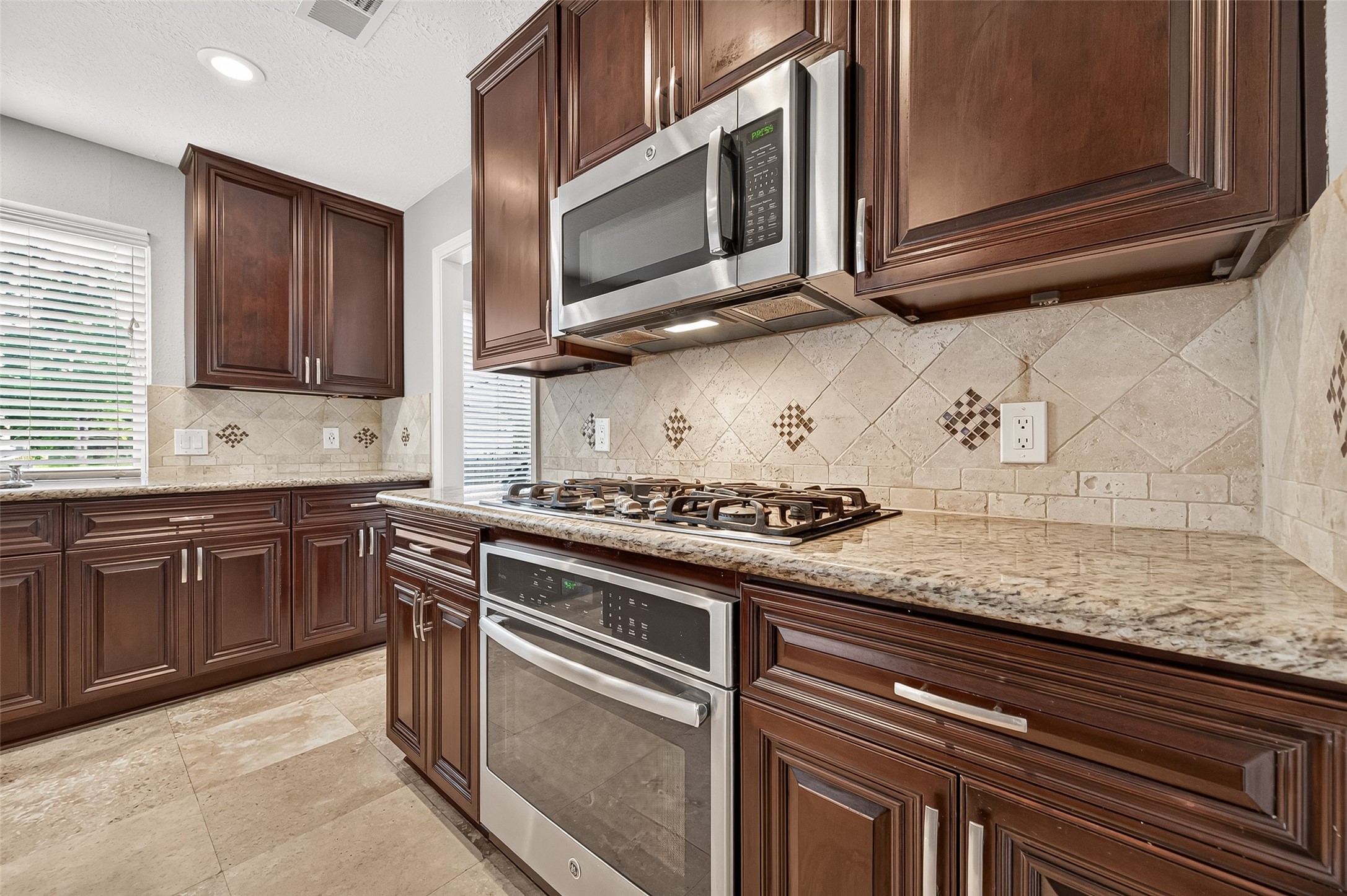 15902 Jersey Drive Property Photo 19