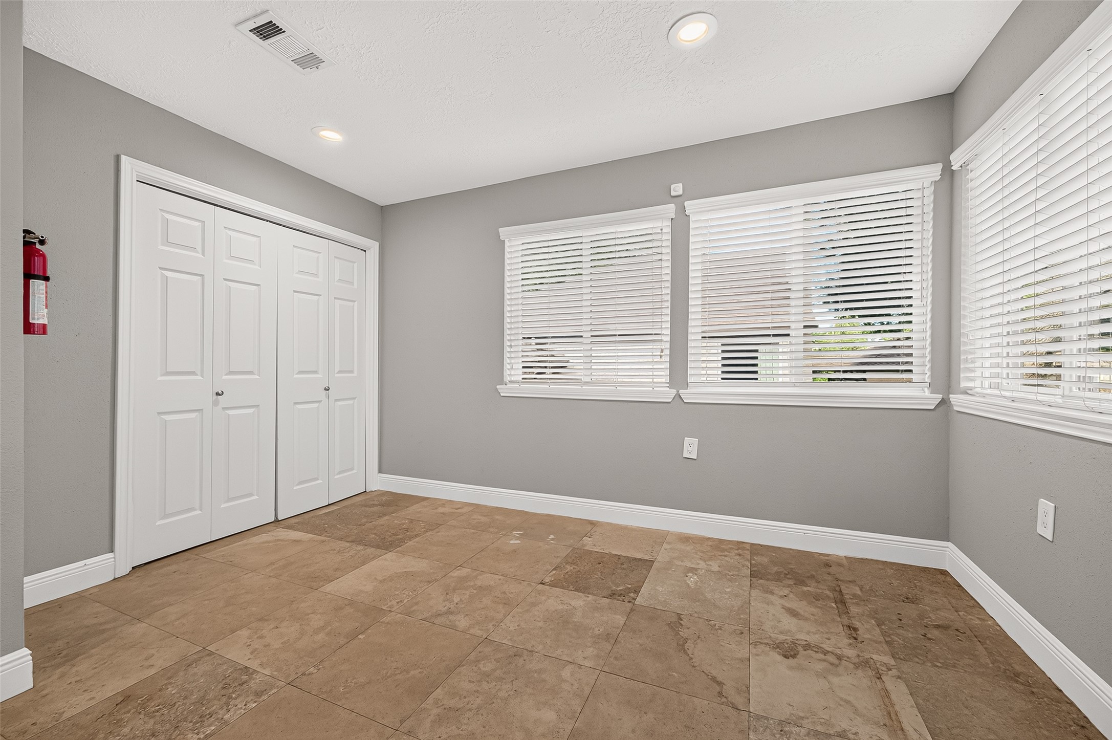 15902 Jersey Drive Property Photo 21