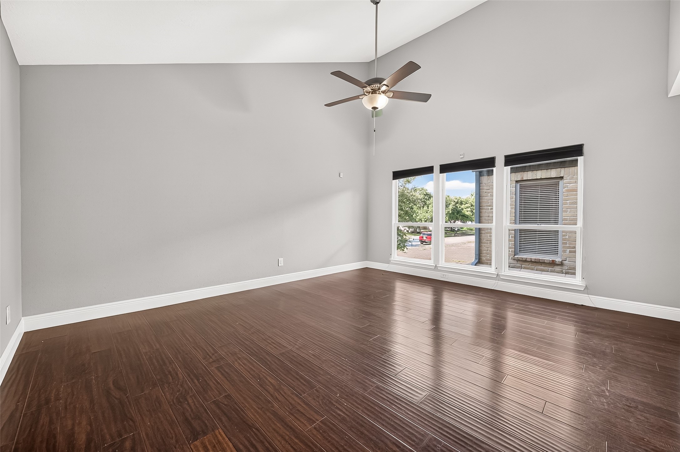 15902 Jersey Drive Property Photo 24
