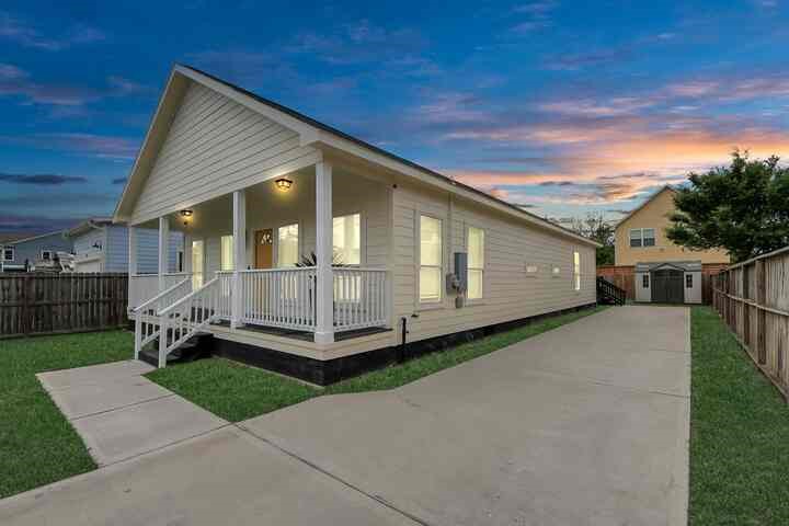 3308 Castor Street Property Photo 1