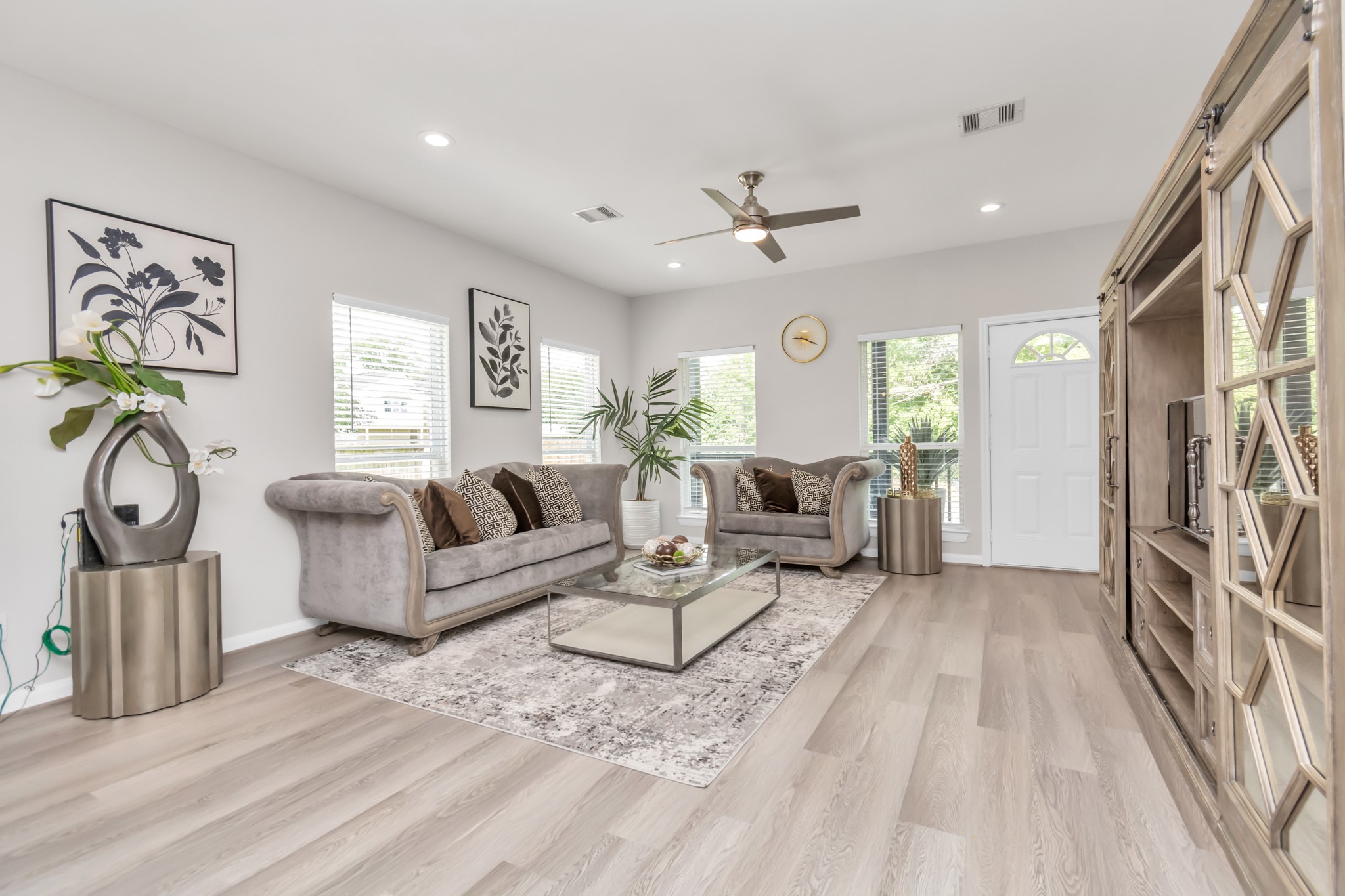 3308 Castor Street Property Photo 5