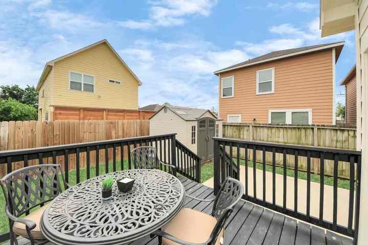 3308 Castor Street Property Photo 44