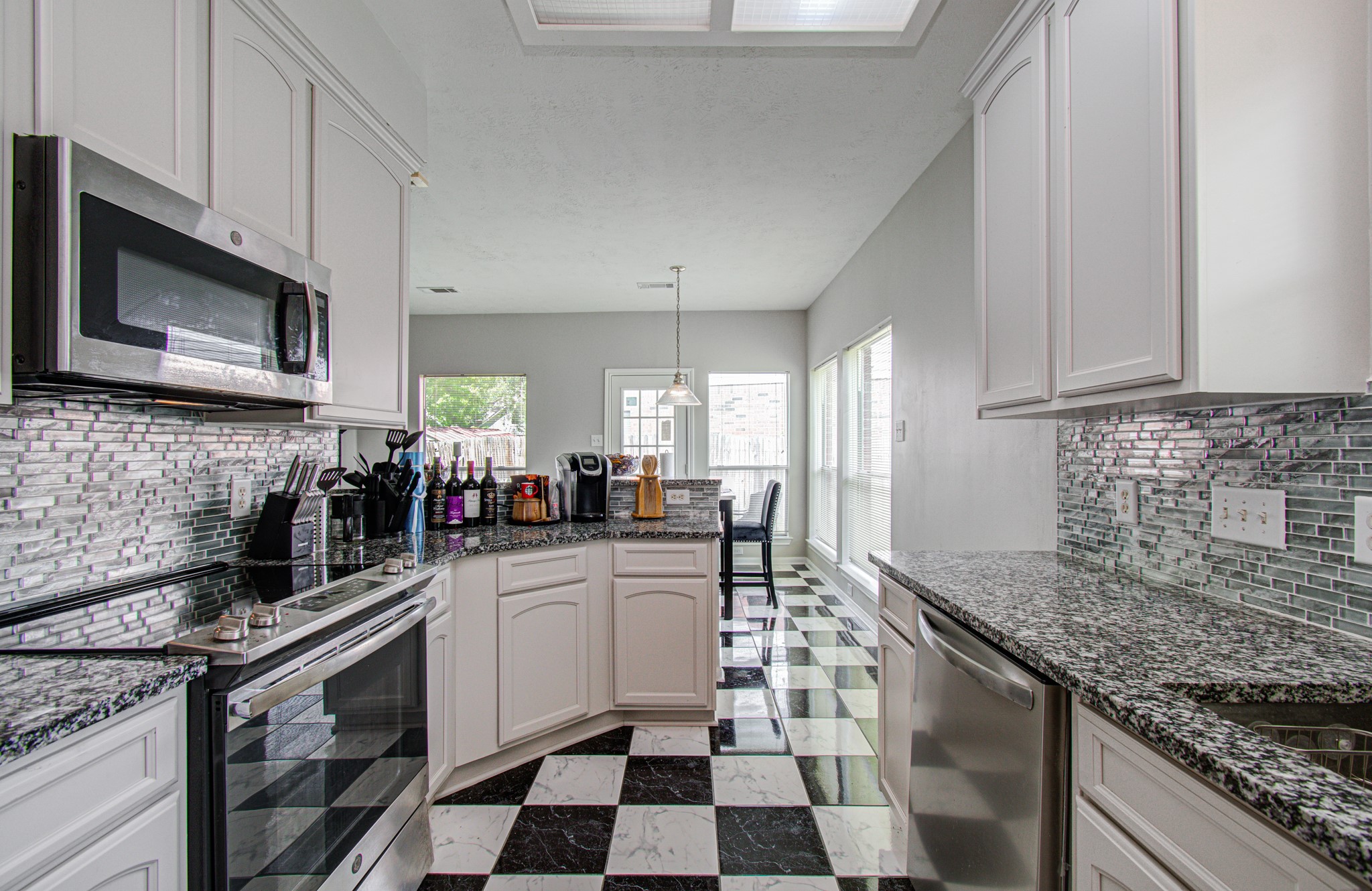 3043 W Hampton Drive Property Photo 16