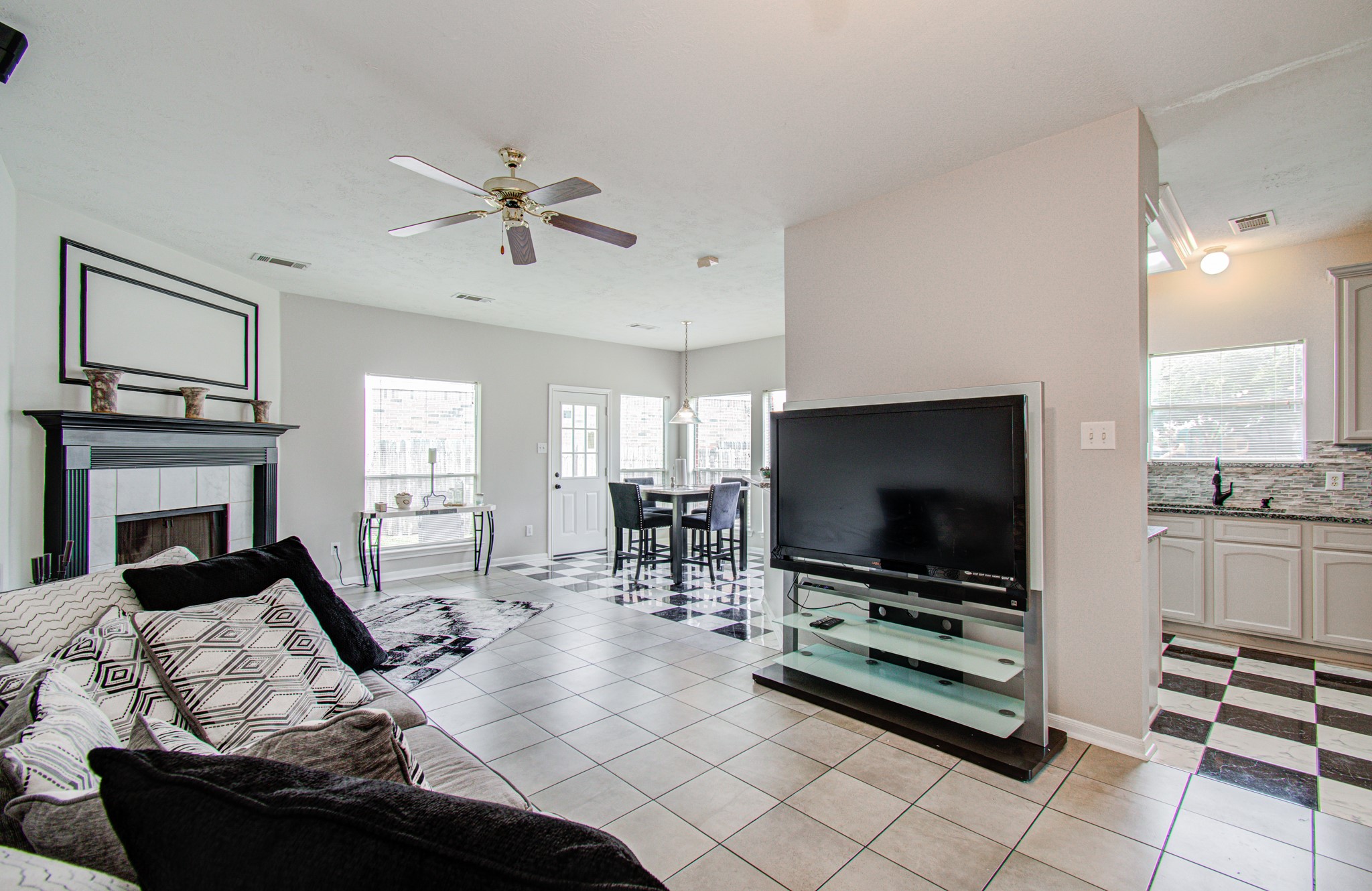 3043 W Hampton Drive Property Photo 25