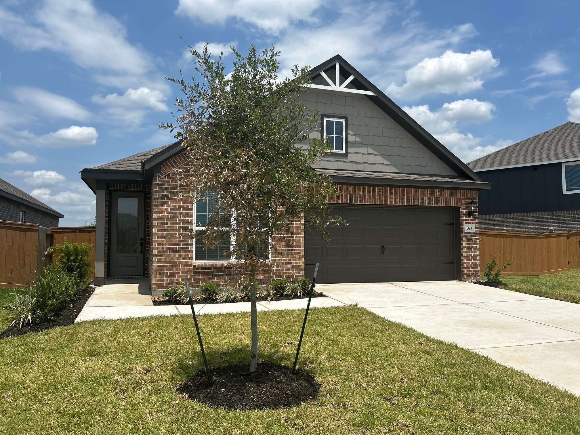 1023 Whispering Winds Property Photo 1