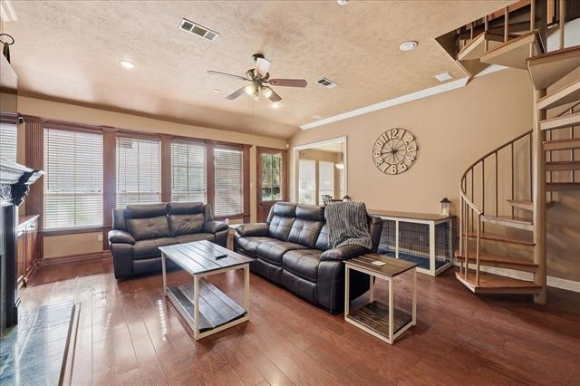 108 Wade Property Photo 6