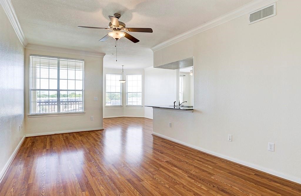 7575 Kirby Drive 2304 Property Photo 2
