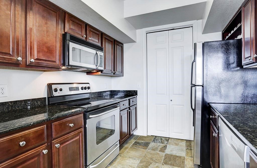 7575 Kirby Drive 2304 Property Photo 5